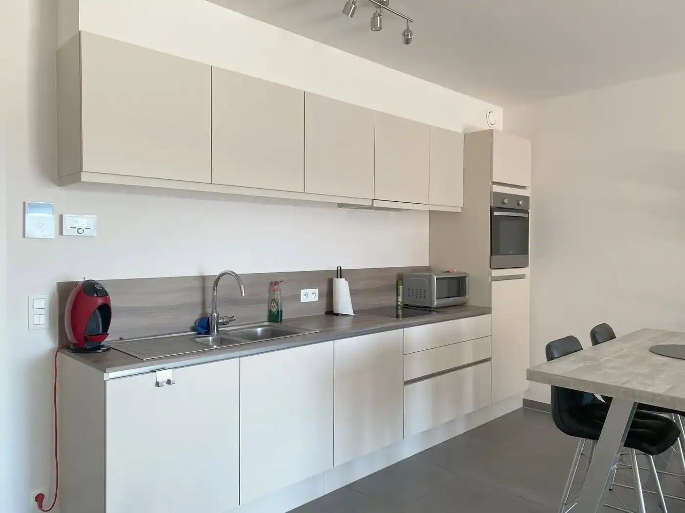 Modern appartement met 2 slaapkamers en autostaanplaats in Zwevegem foto 8