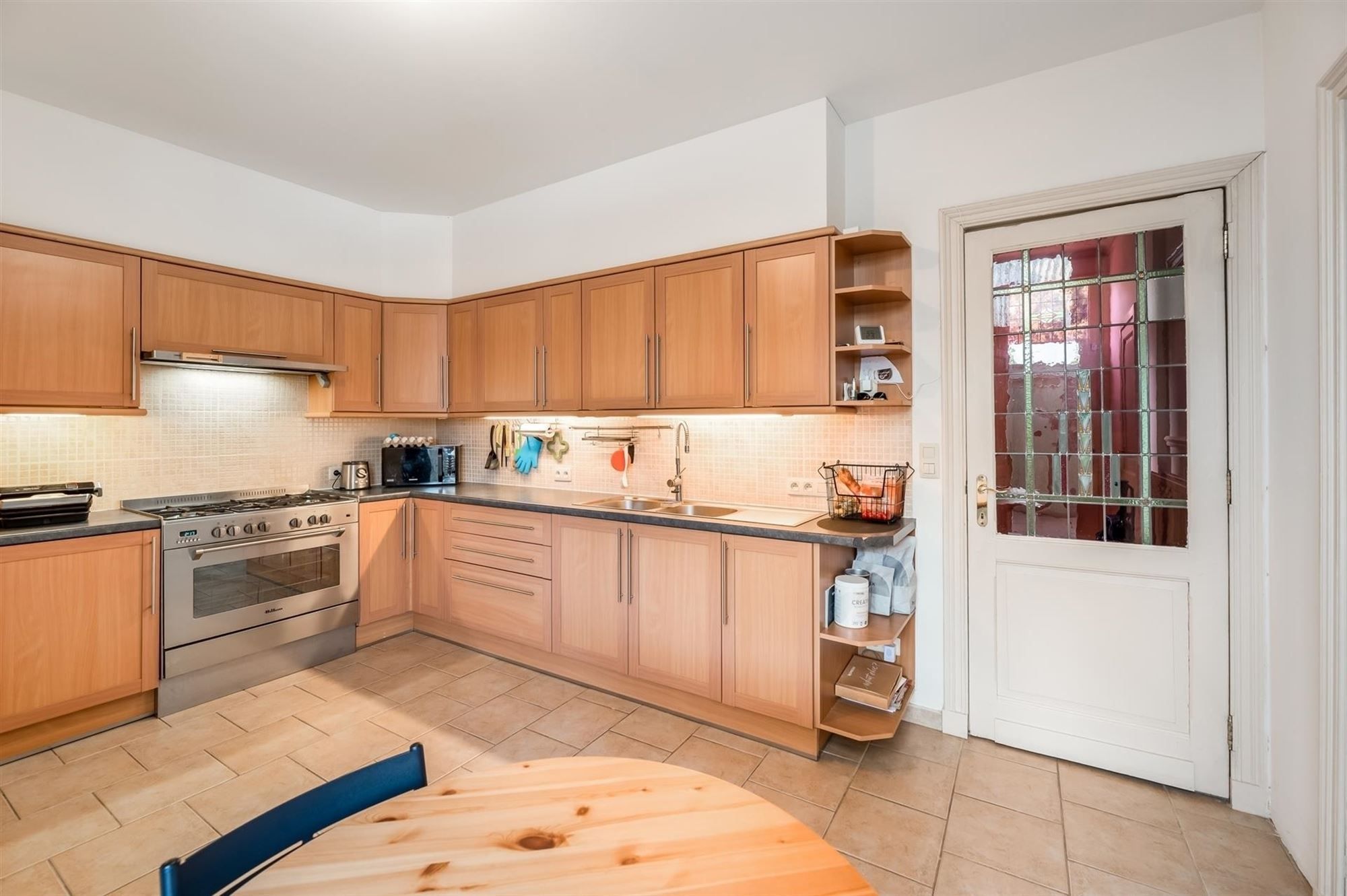 PRACHTIG INSTAPKLAAR HERENHUIS IN GEEL CENTRUM  foto 6