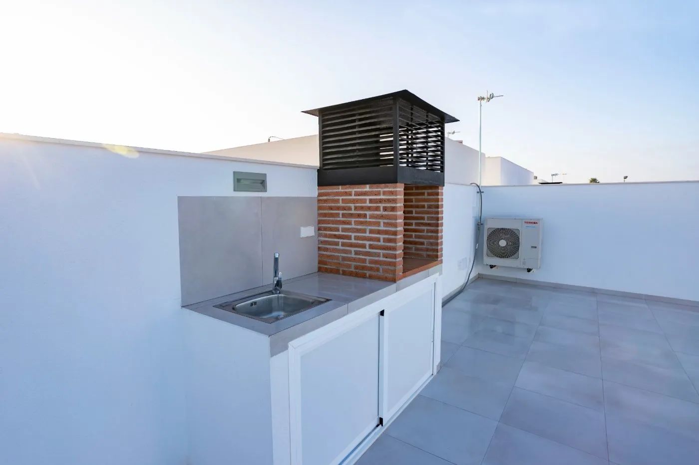 Nieuwbouw gelijkvloerse villa's op toplocatie in Santiago de la Ribera foto 8