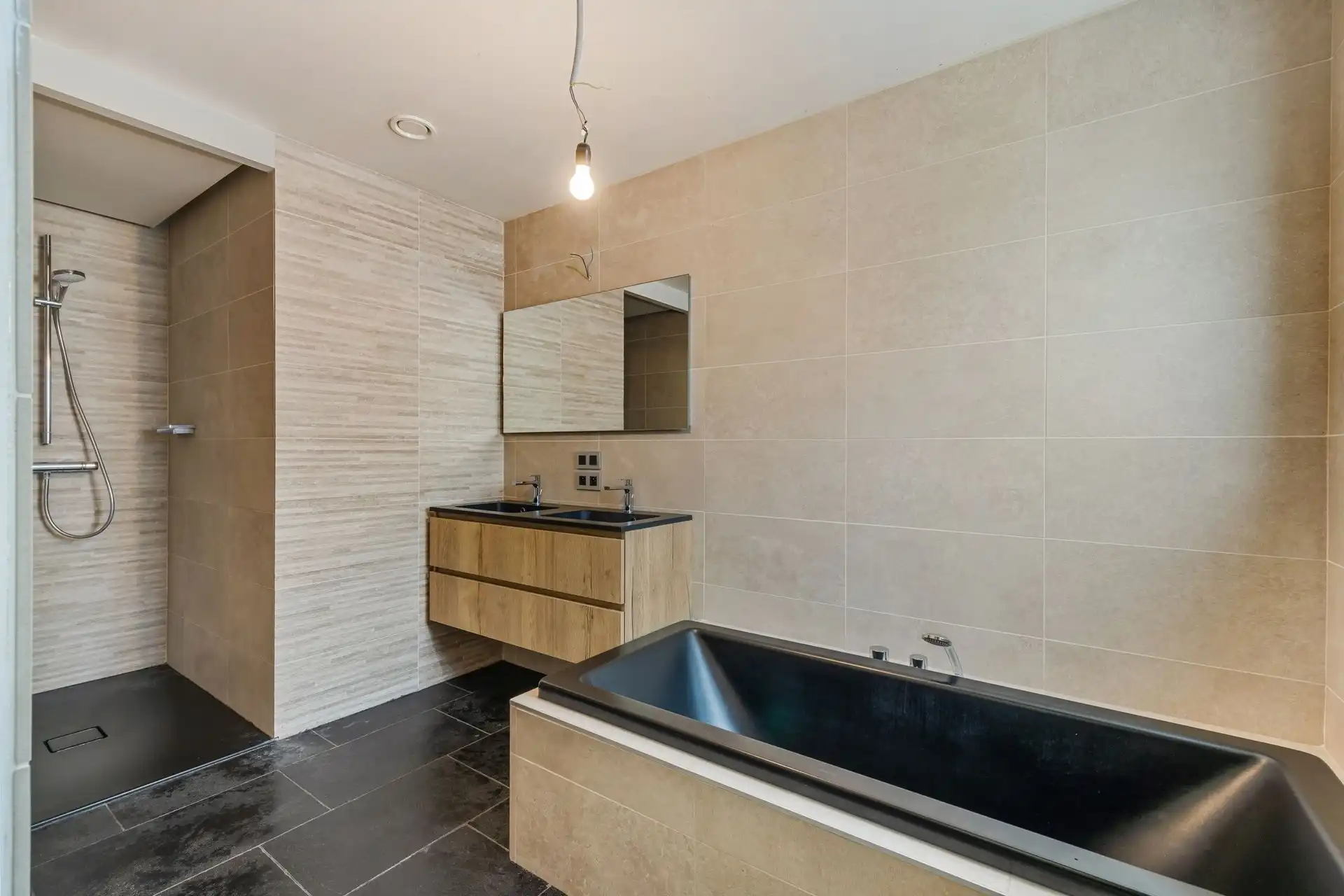 Ruime gezinswoning met 3 slaapkamers en 2 badkamers op een absolute toplocatie foto 14