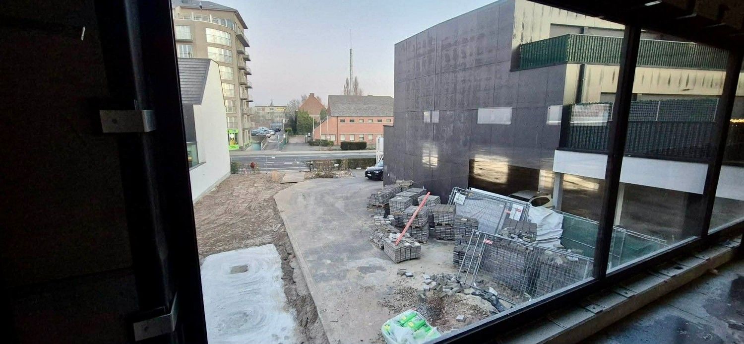 MULTIFUNCTIONEEL NIEUWBOUW COMMERCIEEL GEBOUW MET RUIME PARKING foto 6