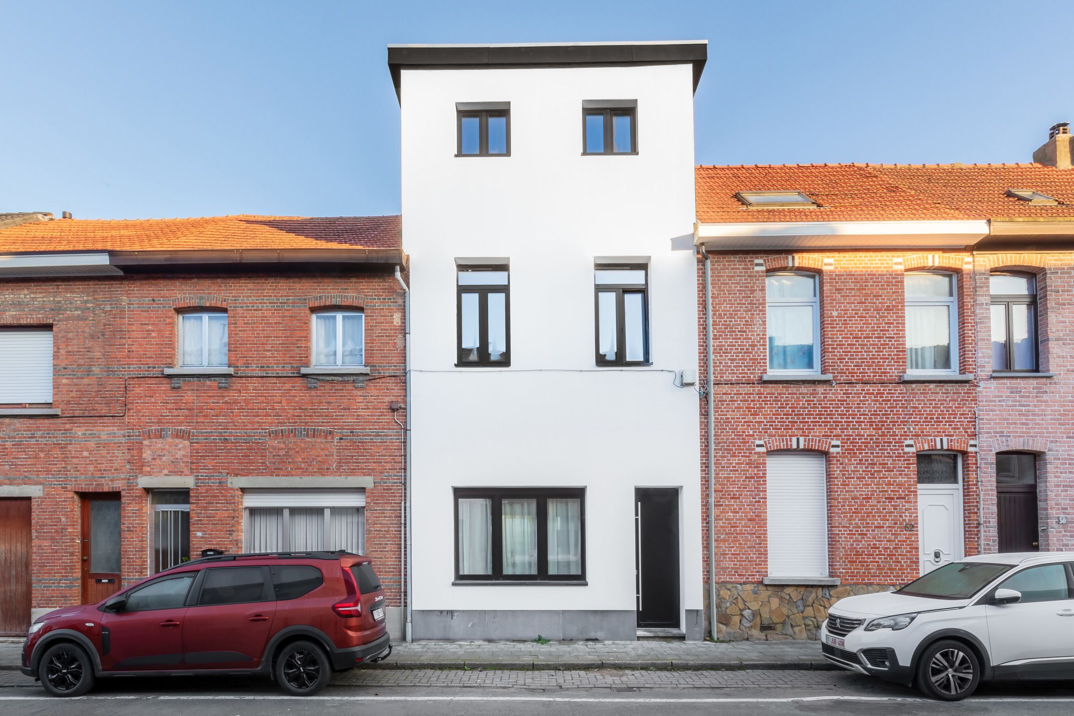 Volledig gerenoveerde woning met tuin in hartje Schoten foto 2