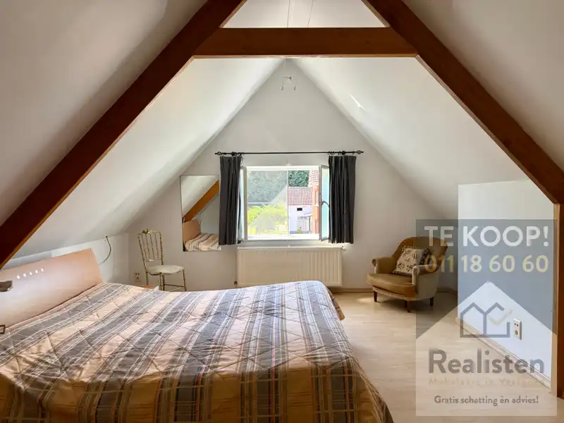Charmant en ruim huis te koop in Stokrooie - Perfecte gezinswoning met 4 slaapkamers en een tennisplein foto 38