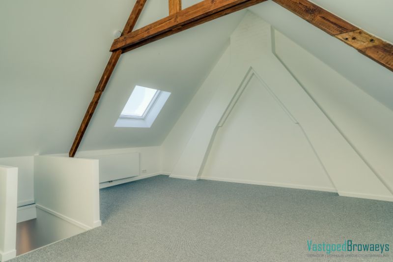 Gerenoveerde starterswoning voorzien van alle comfort, ook ideaal als investering! foto 14