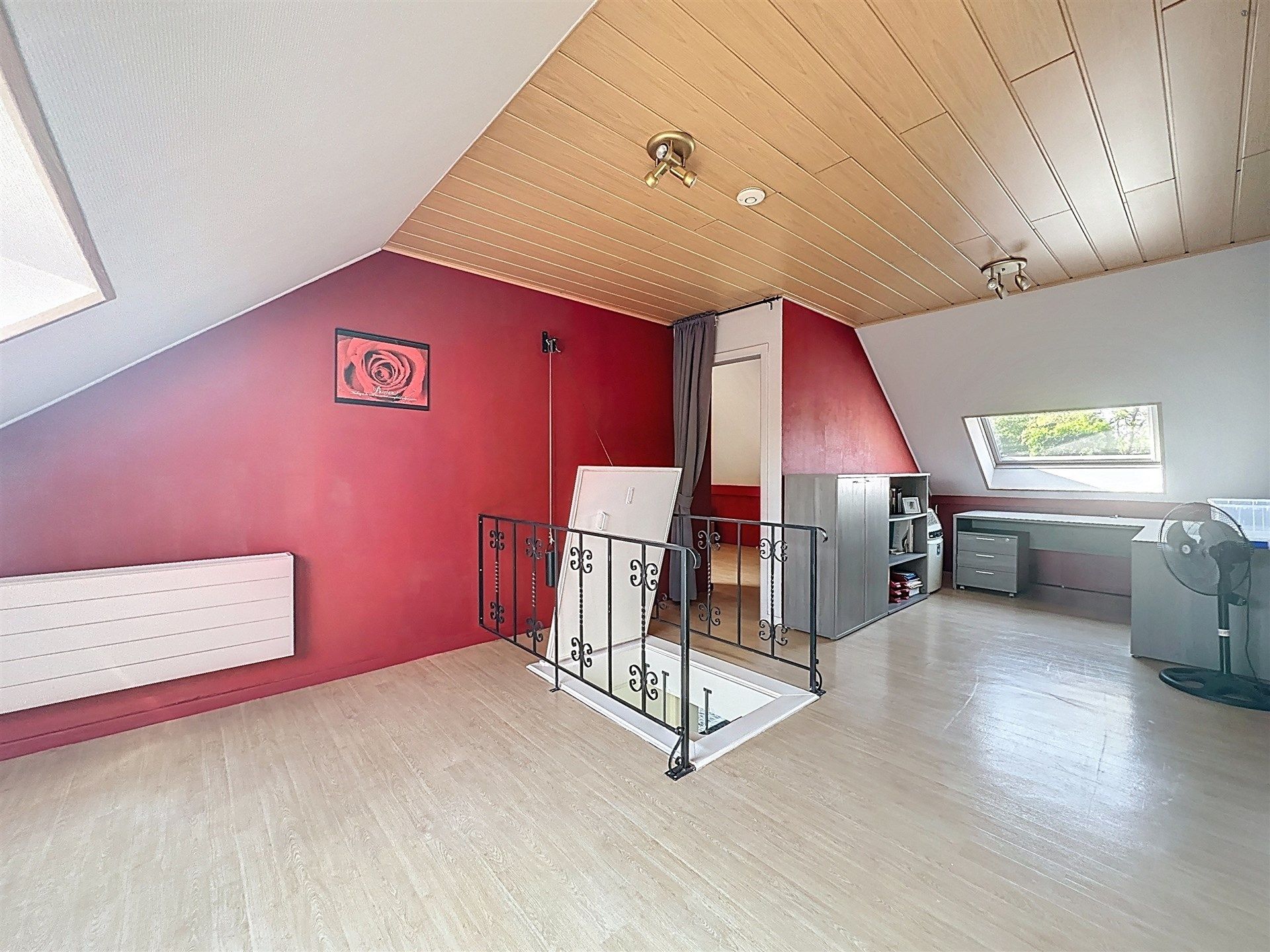 Rustig gelegen, instapklare, half open bebouwing met 5 slaapkamers, garage op perceel van 465m²! foto 19