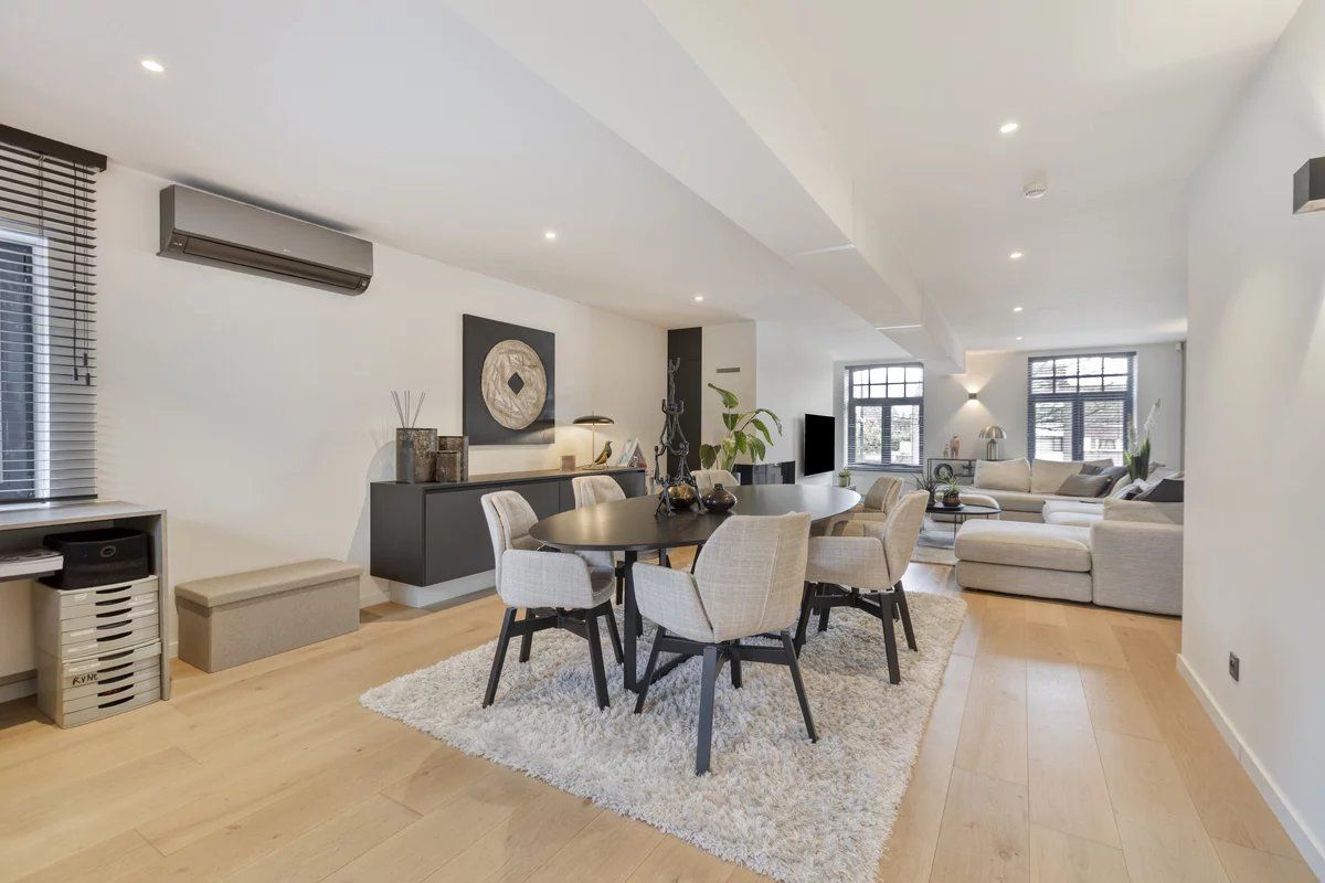 Zeer ruim handelspand met tuin en exclusief triplex  appartement met privé-lift en 2 slaapkamers, garage en staanplaats. foto 8