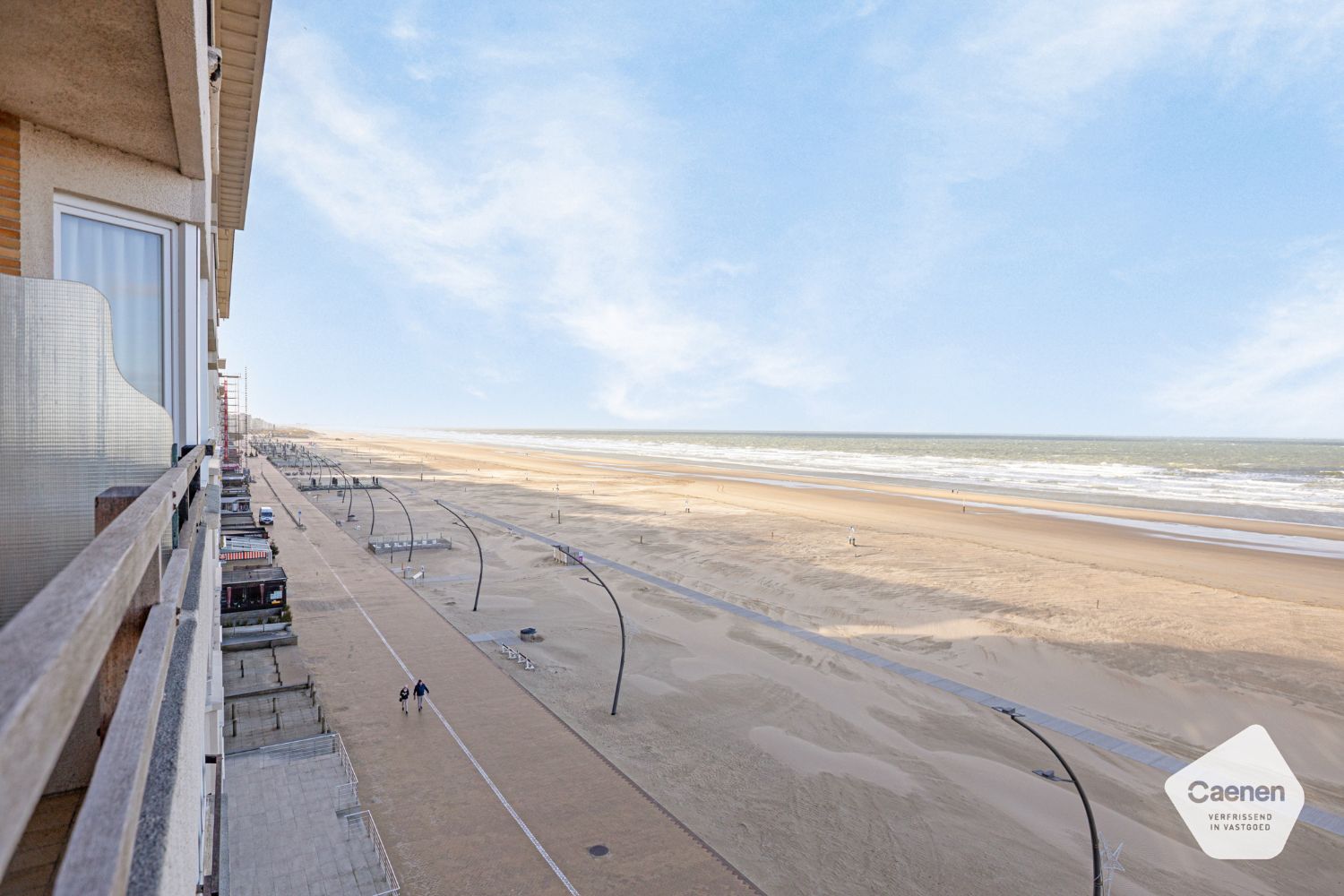Prachtig totaal gerenoveerd appartement met frontaal zeezicht in De Panne foto {{pictureIndex}}