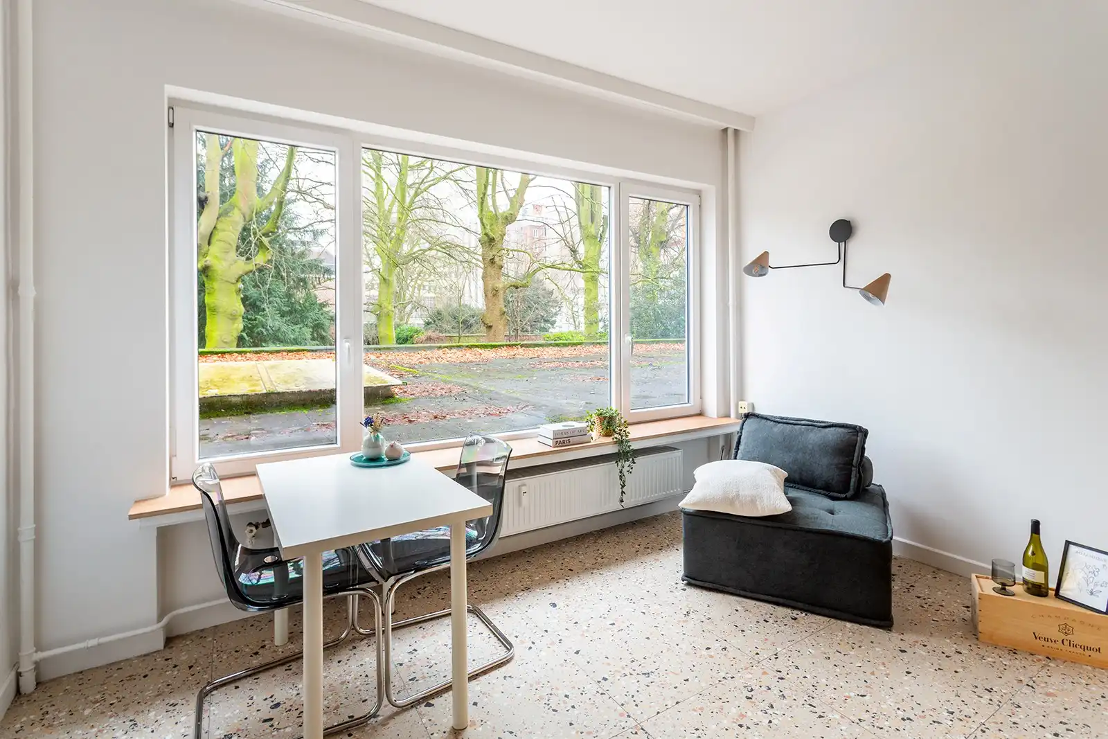 Moderne, lichtrijke studio op rustige locatie met groen uitzicht foto 2
