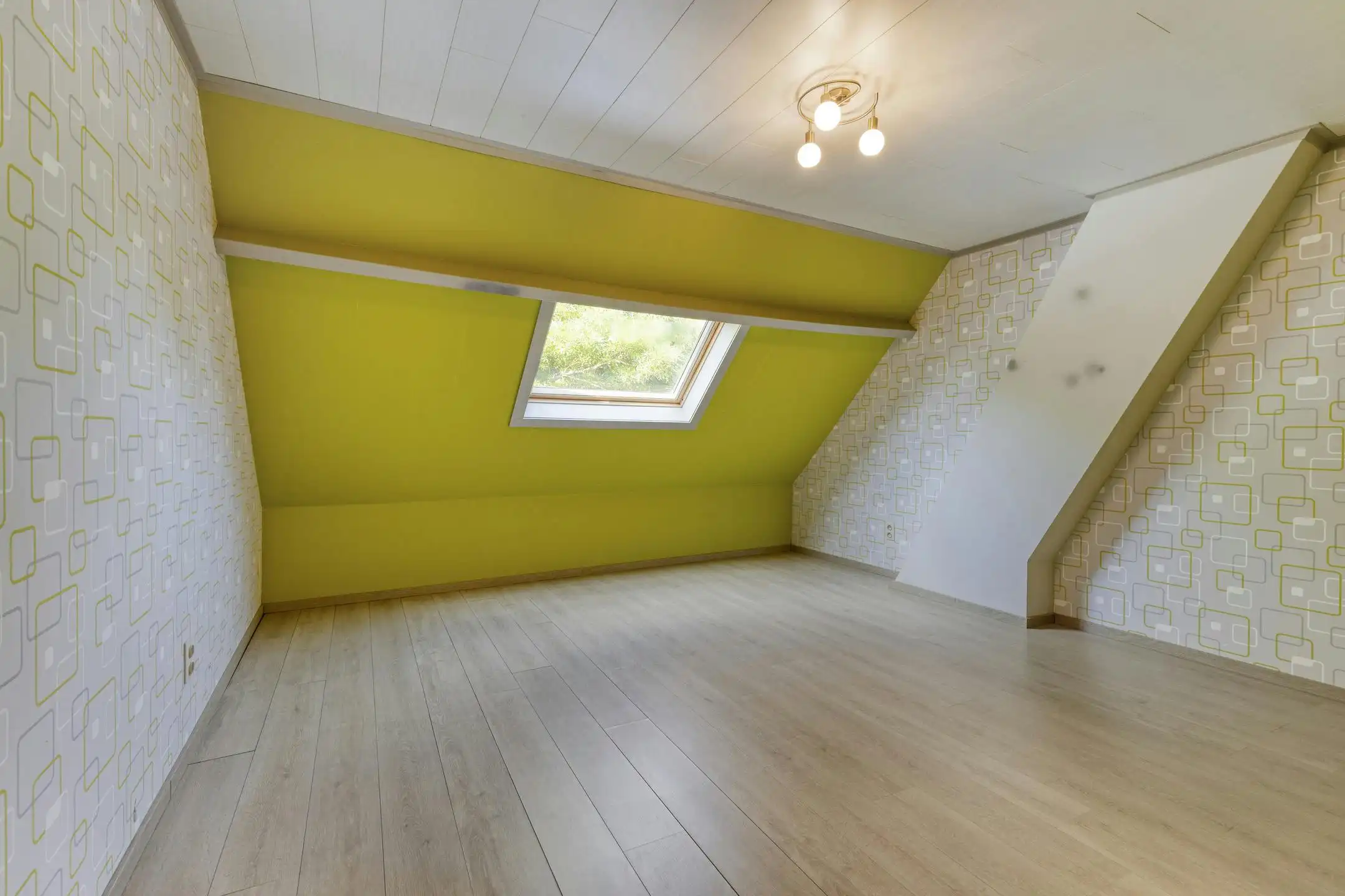 Charmante woning met 3 slaapkamers en koer in centrum Brugge foto 16