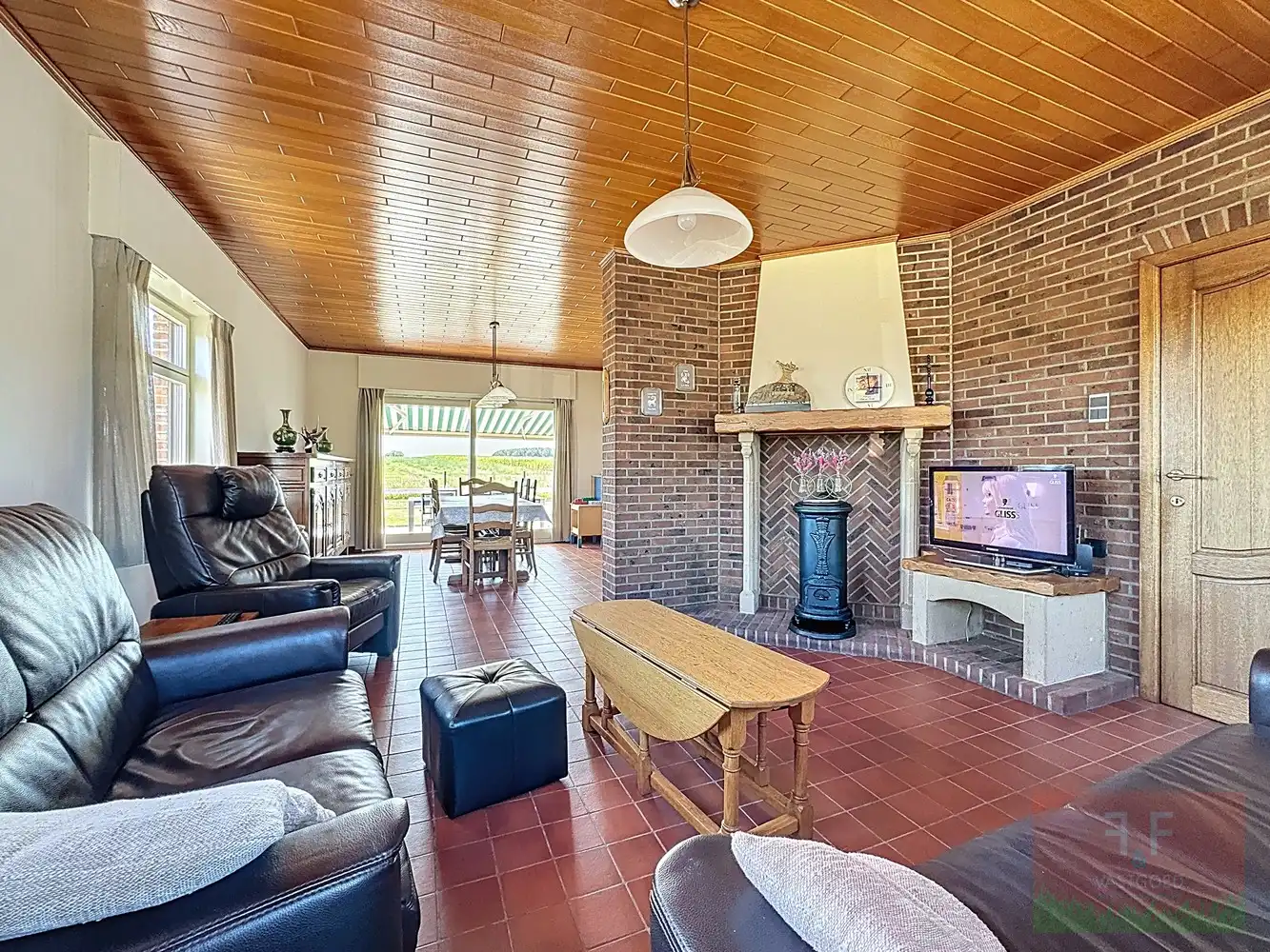 Vrijstaande eengezinswoning met 4 slaapkamers en 2 badkamers foto 4