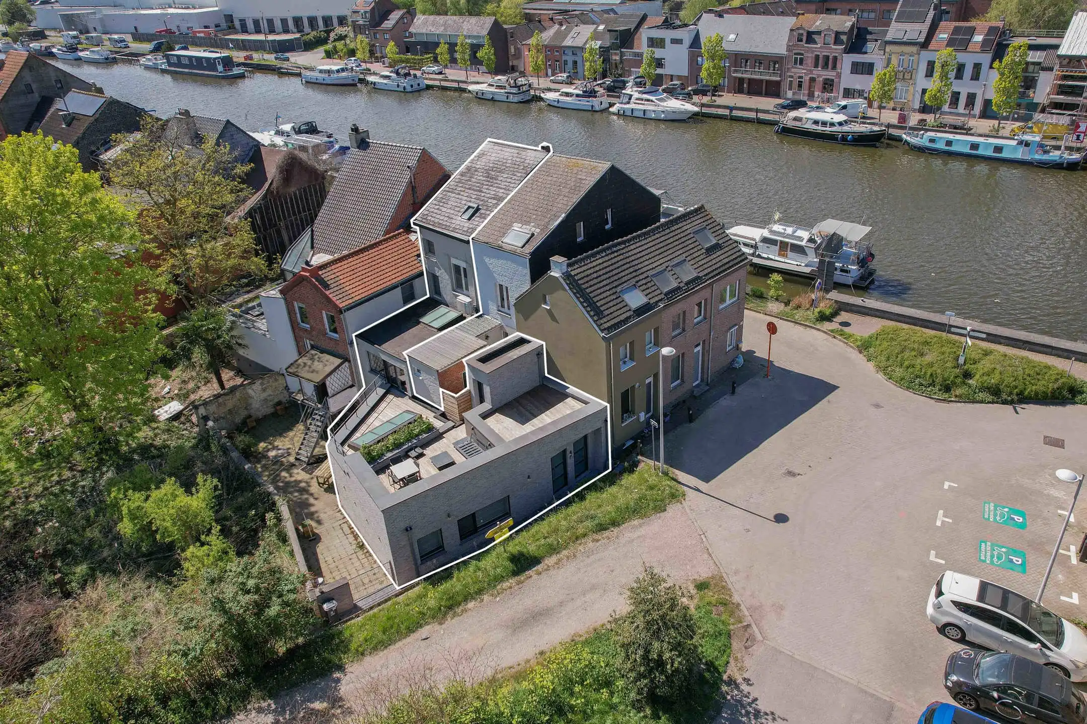 Exclusieve trendy woning op idyllische locatie foto 2