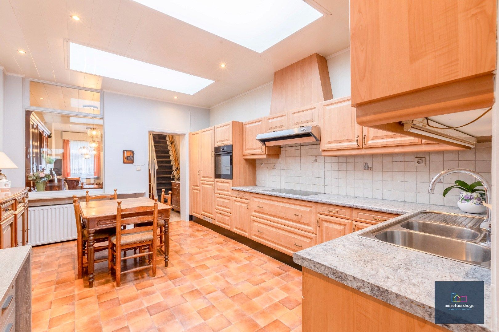 Charmante op te frissen rijwoning met ruime stadstuin  foto 7