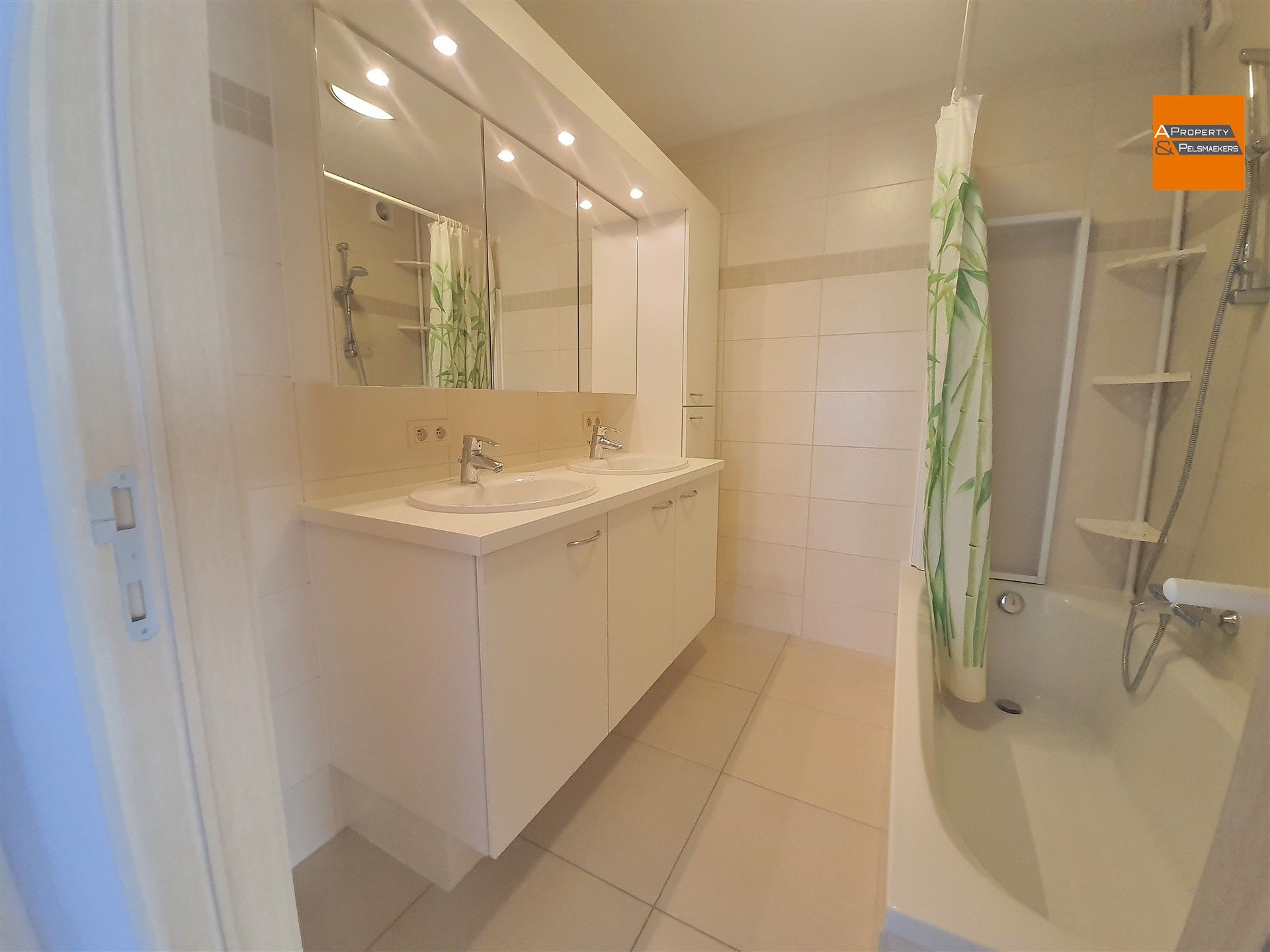 Appartement met twee slaapkamers. foto 12