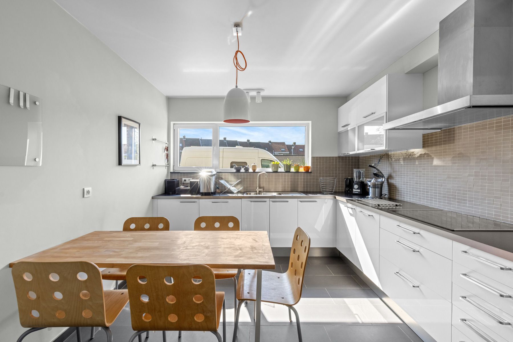Instapklare gezinswoning met tuin en 4 slpks foto 10