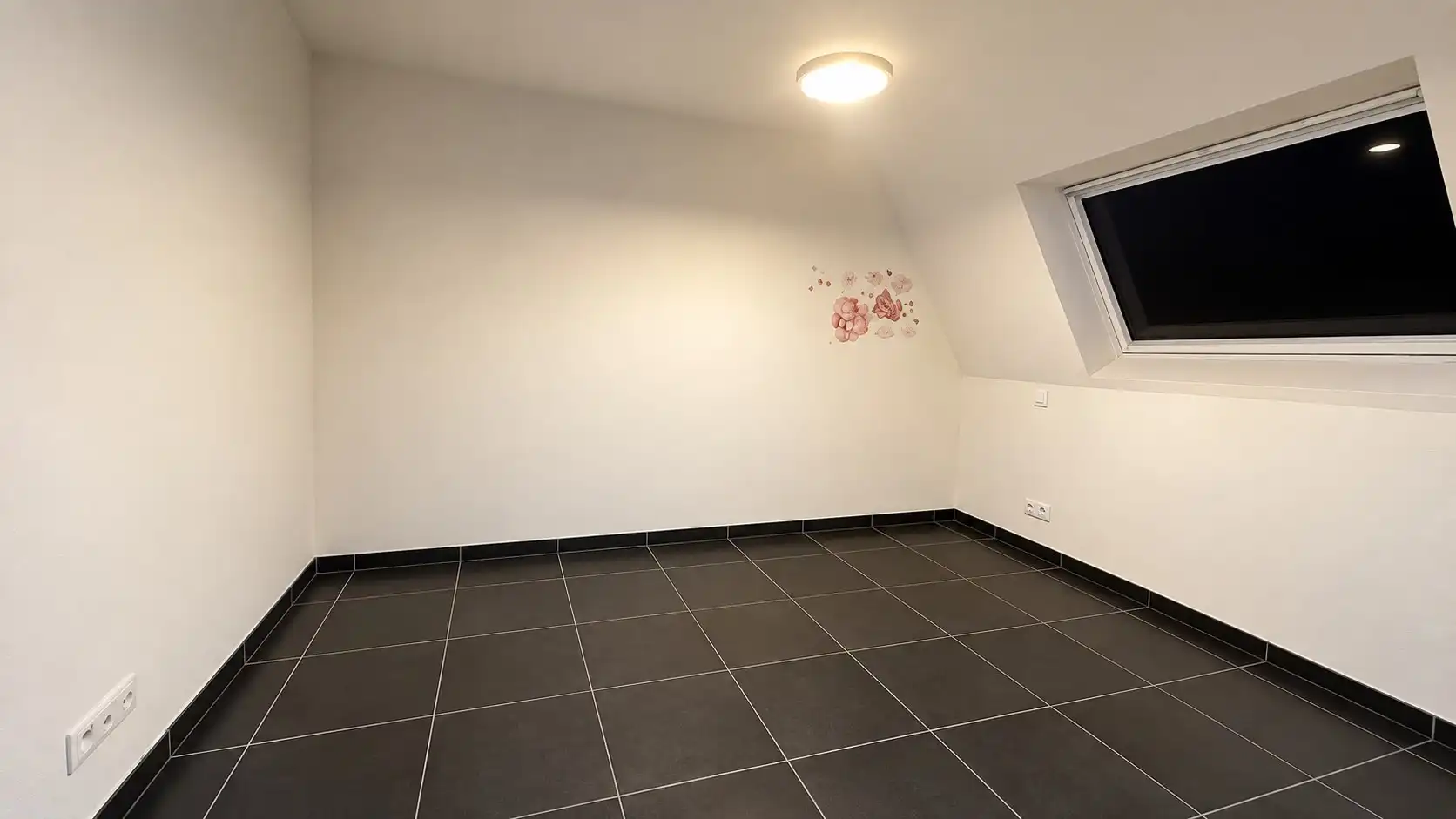 Instapklaar appartement met afzonderlijke garage en terras foto 10