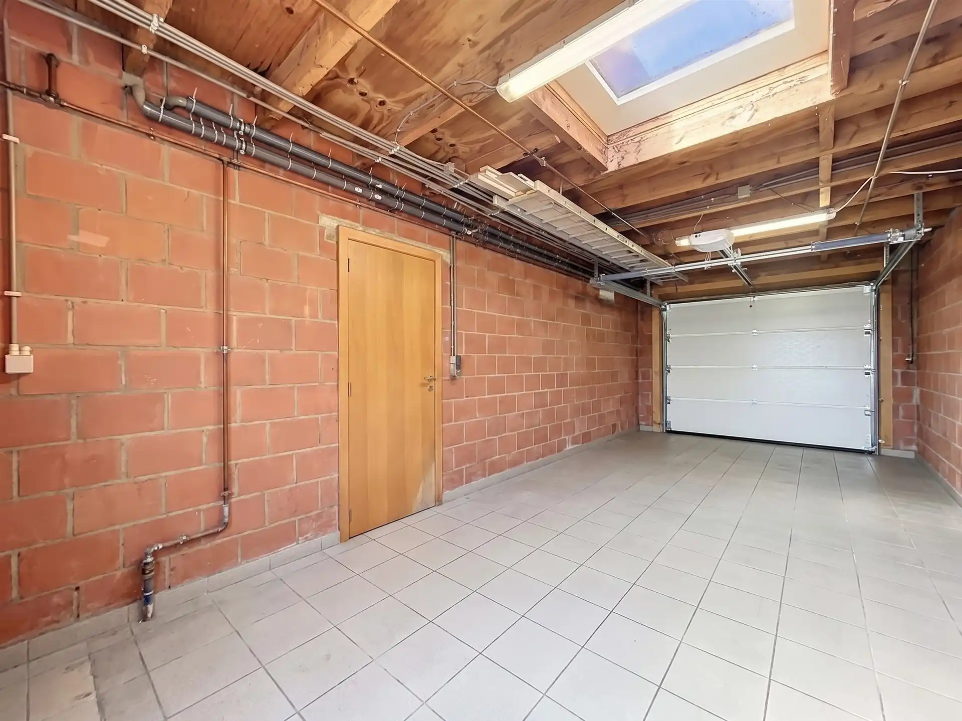 Ruime (264m²) strakke woning met vier slaapkamers en garage op perceel van 693m². foto 21