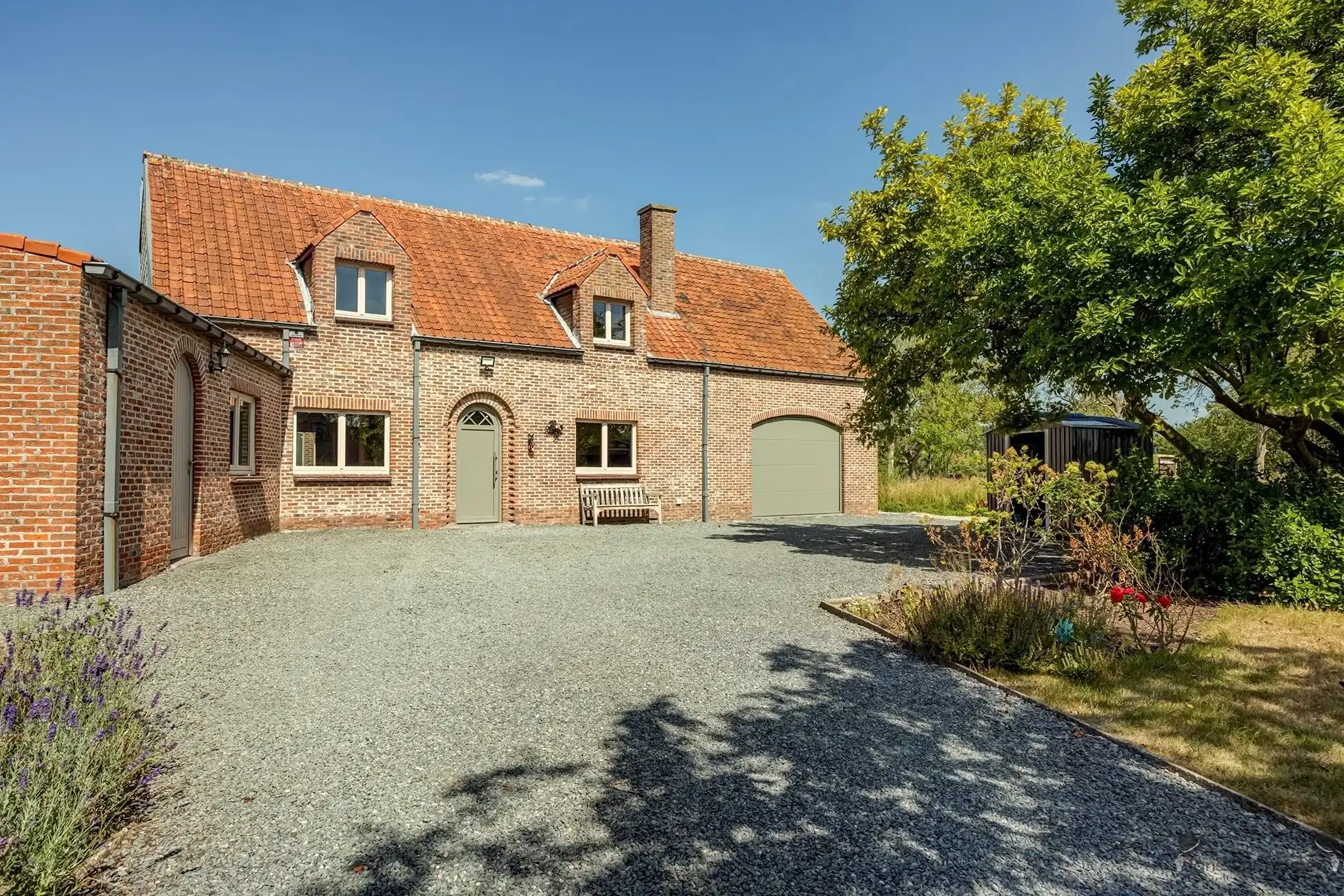 Landelijke woning met mooi uitzicht en weide foto 2