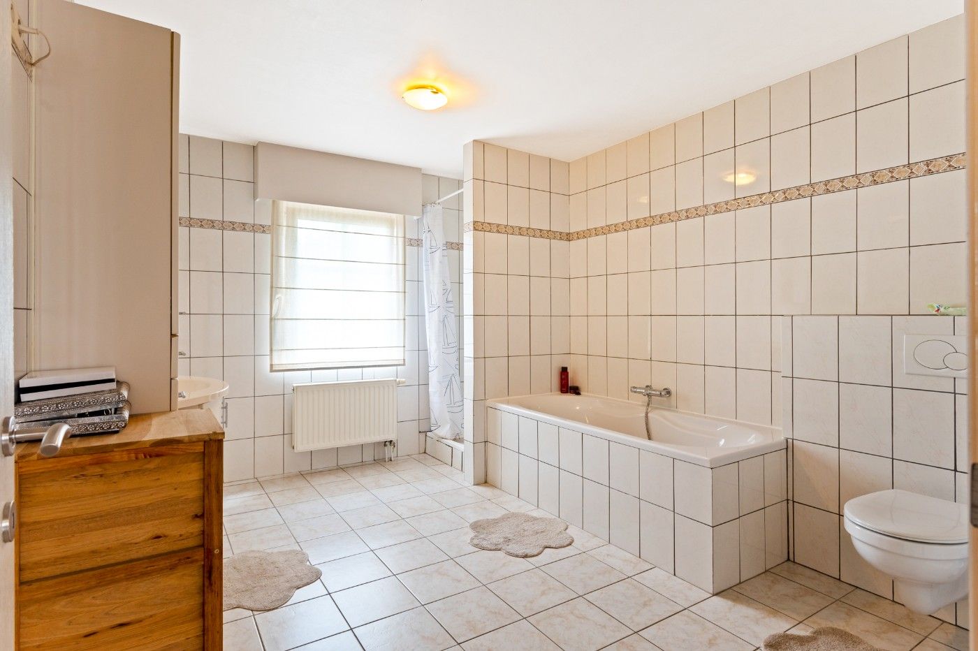 Recente, grote HOB met 4+ slpk., dubbele garage, weide en stallen foto 15