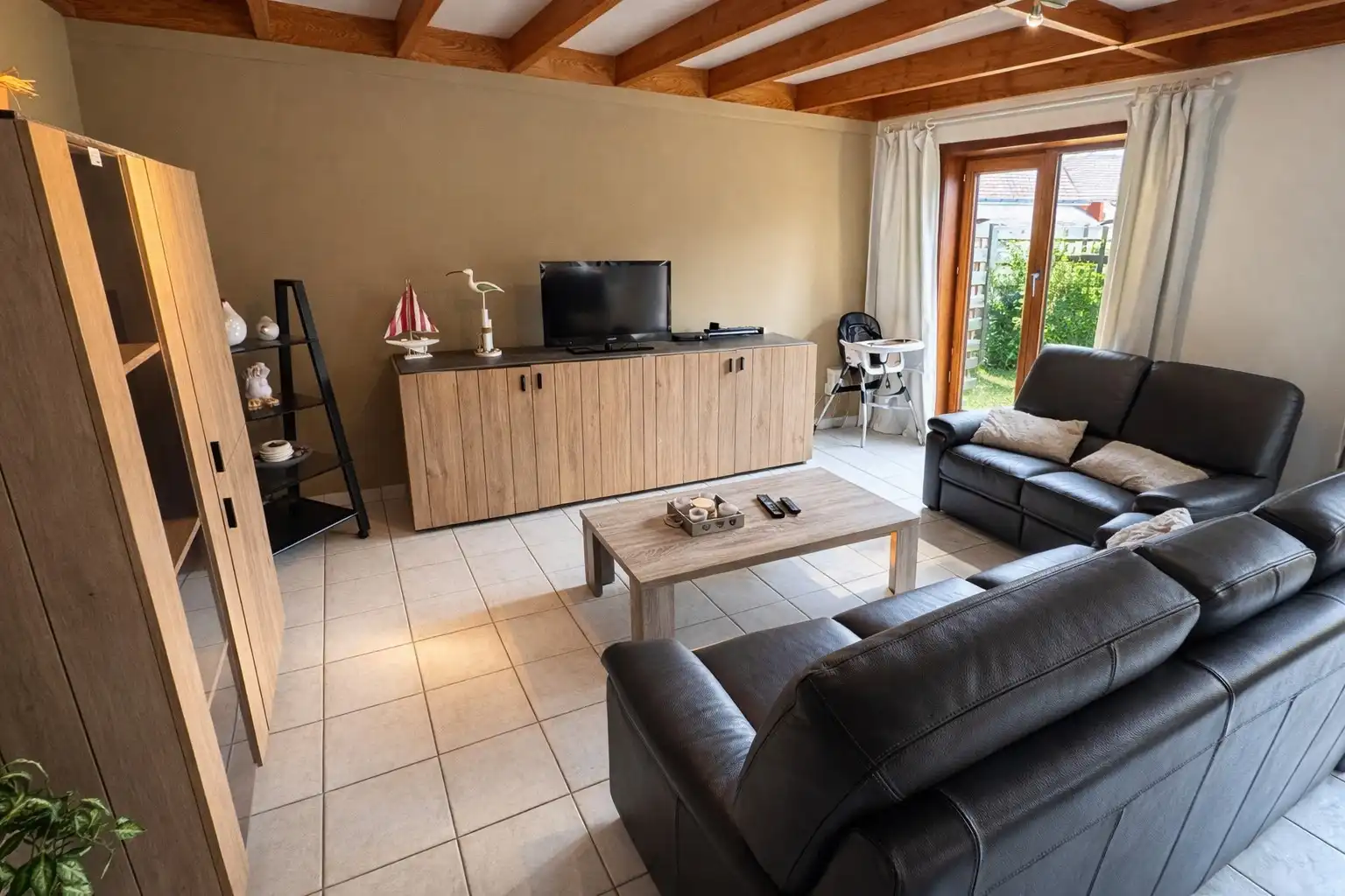 Charmante vakantiewoning met tuin en parking in rustige omgeving. foto 3