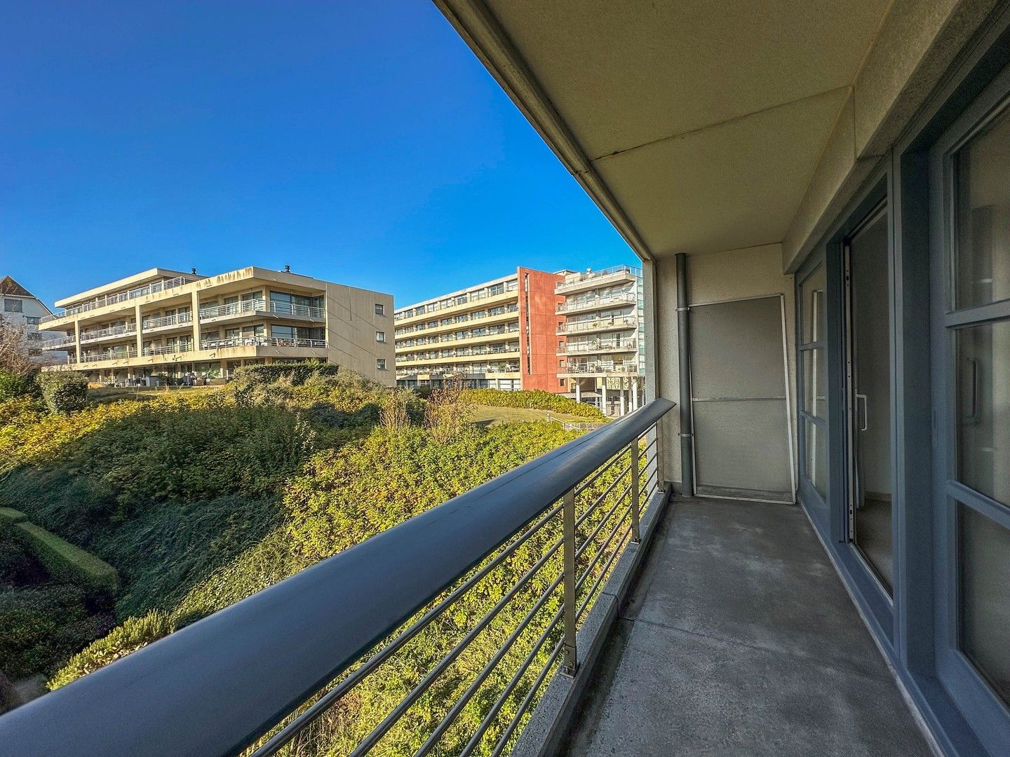 Instapklaar appartement met 2 zonneterrassen nabij de Zeedijk. foto 9