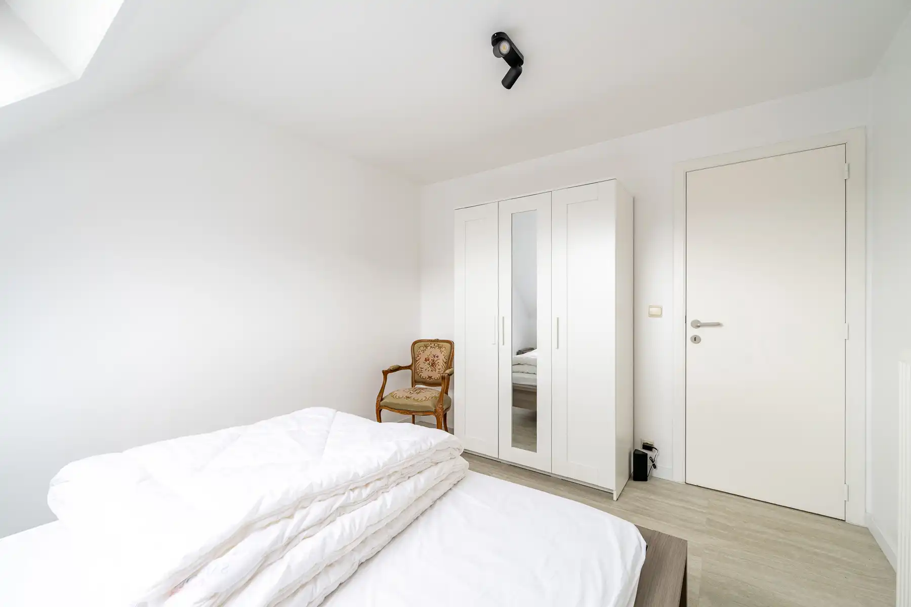 Rustig gelegen, gemeubelde bel-etage woning met garage  foto 24