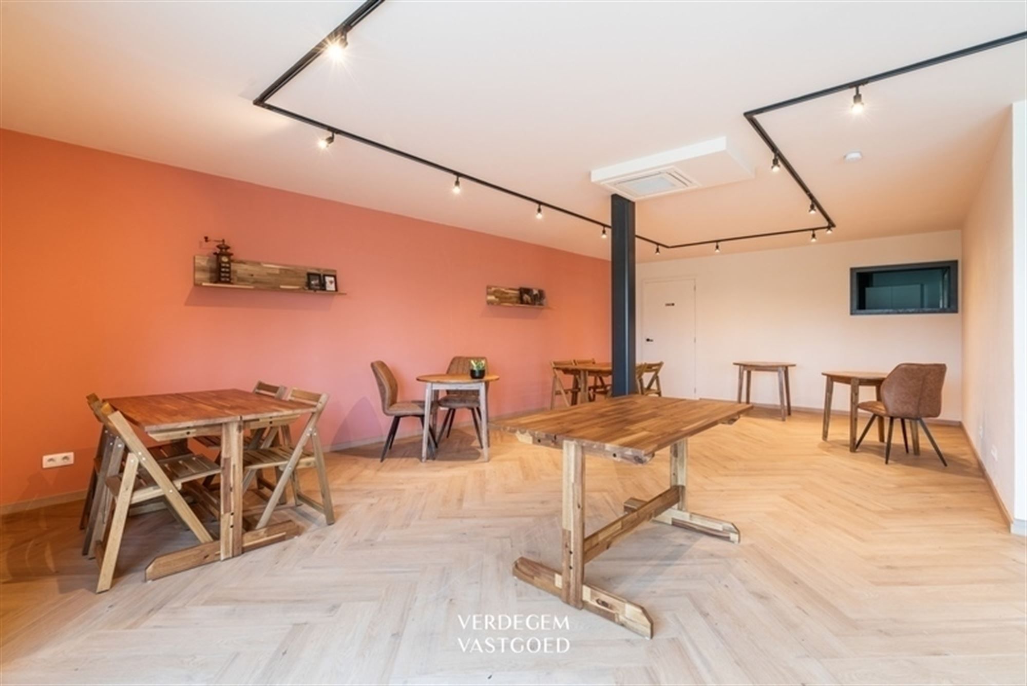 Wonen en werken op een unieke locatie: handelsgelijkvloers met appartement en tuin foto 5