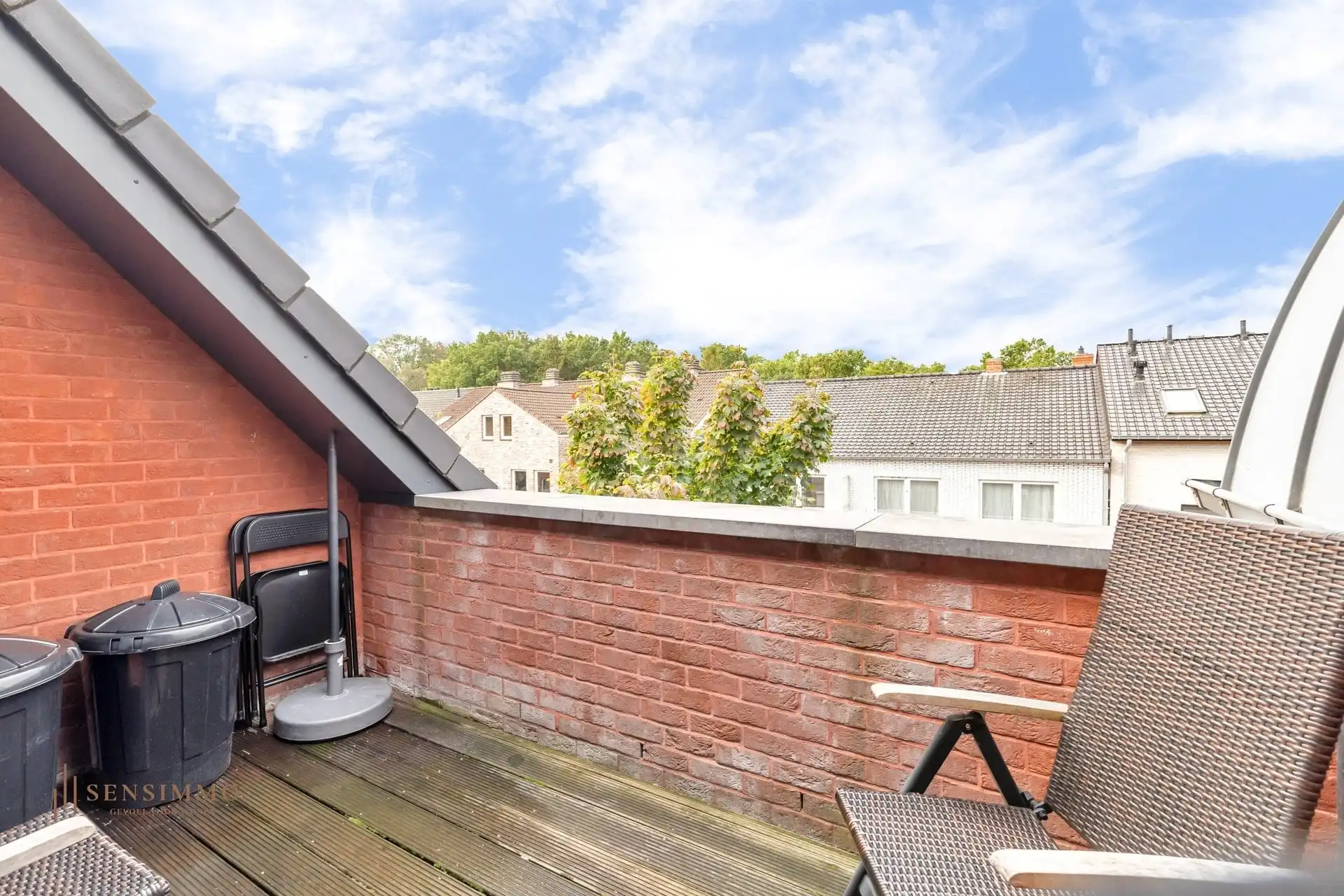 RUIM DUPLEX-APPARTEMENT VLAKBIJ CENTRUM MET 3 SLP, TERRAS, 2 AUTOSTAANPLAATSEN + 2 BERGINGEN foto 24