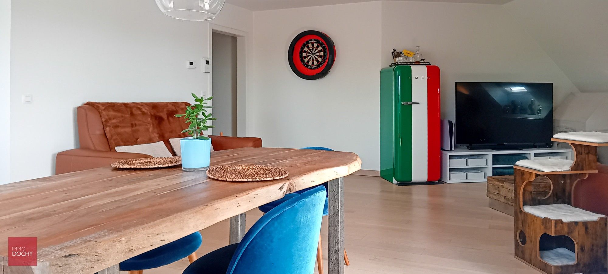 Instapklaar ruim appartement nabij station | Rene Sabbestraat - Westerlaan foto {{pictureIndex}}