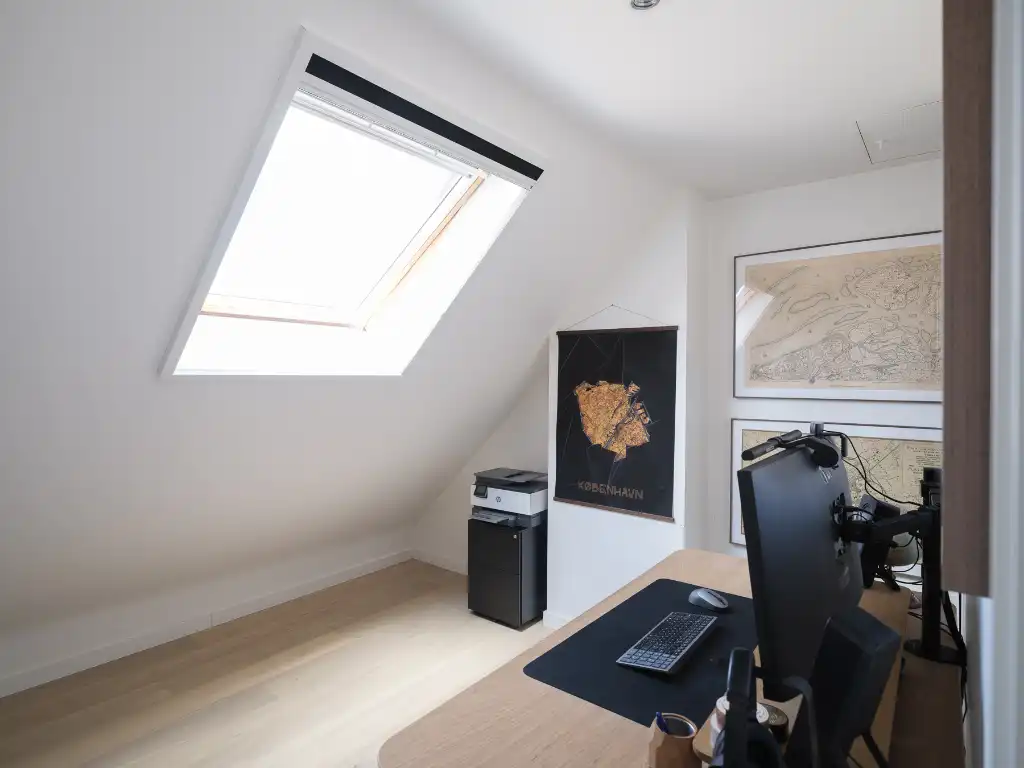 Karaktervol gerenoveerde gezinswoning (232 m²) met onder meer vijf slaapkamers. foto 27