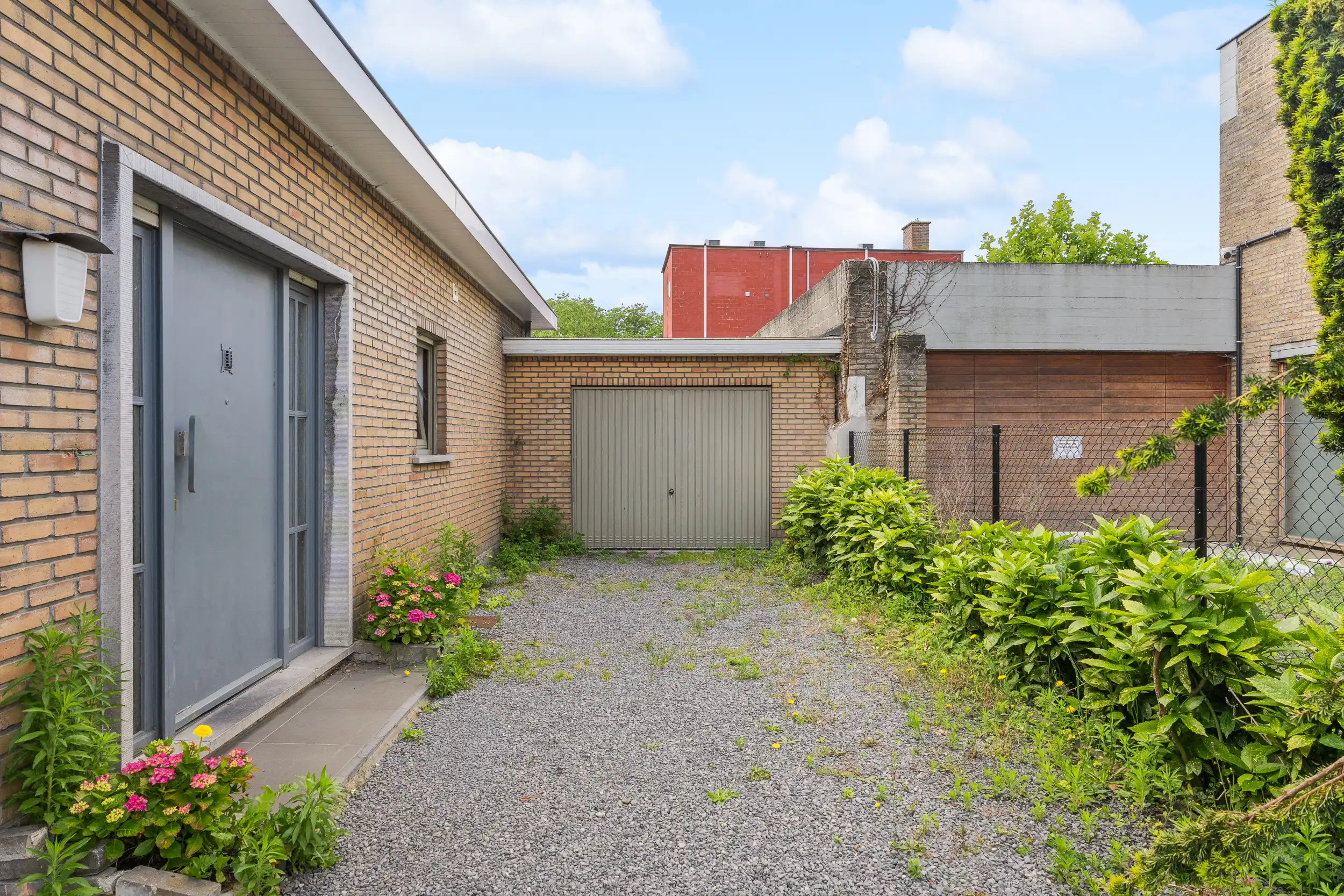Alleenstaande bungalow met 4 kamers op toplocatie. foto 14