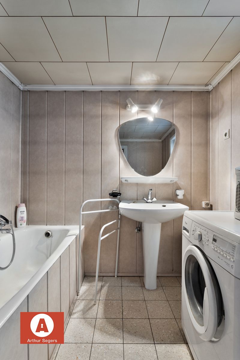 !!! IN OPTIE !!! Te renoveren woning nabij centrum Buggenhout foto 9