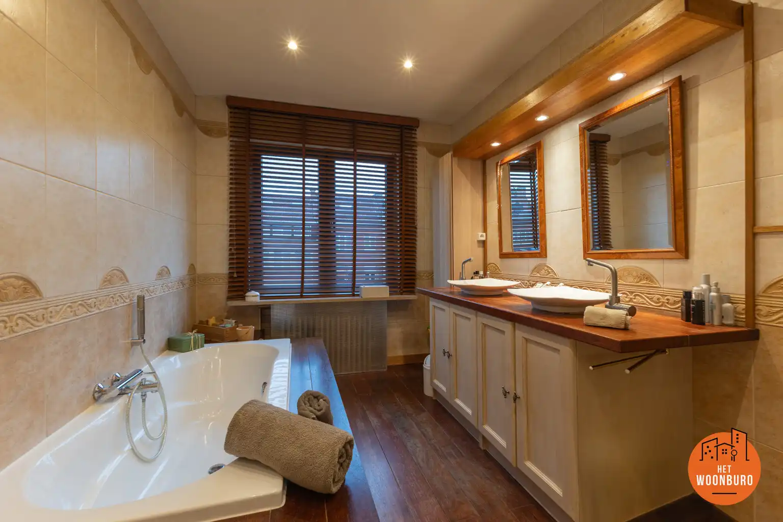 Karaktervolle woning met 4 slpks, garage, bijgebouw en tuin foto 16