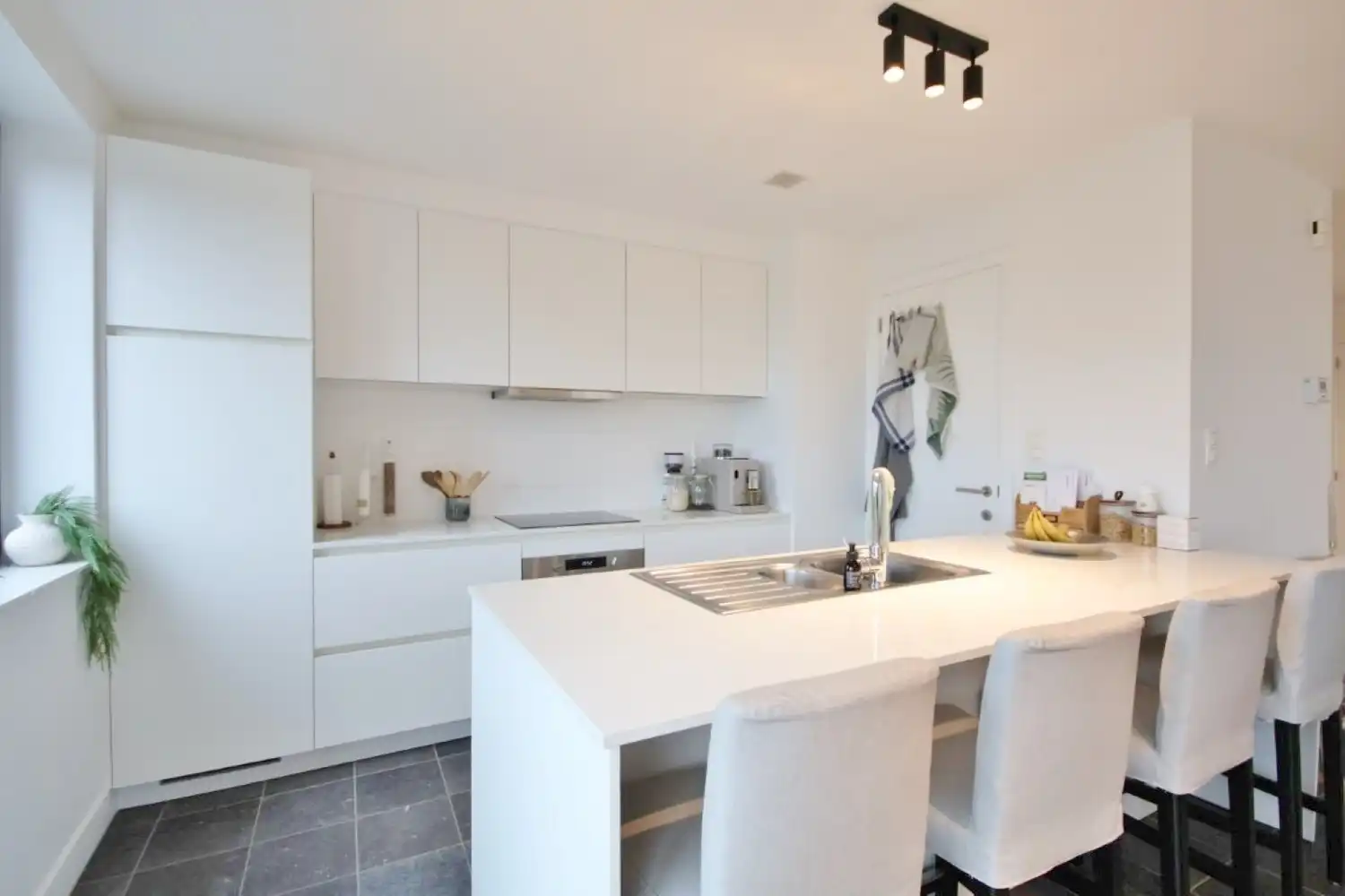 Moderne woning met 3 slaapkamers en tuin in het rustige Landen foto 3