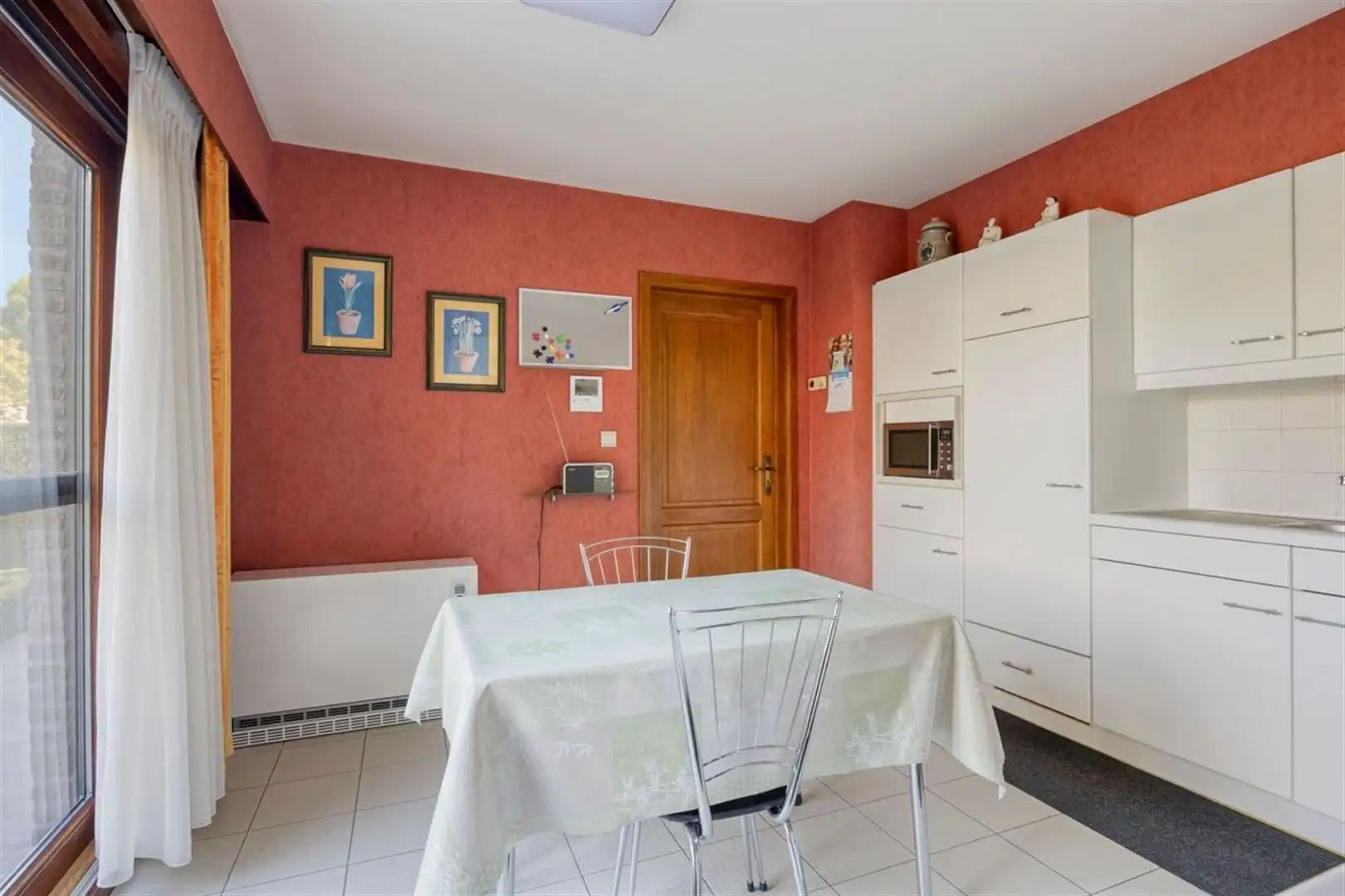 Rustig gelegen, goed onderhouden villa met 4 slaapkamers op 761 m². foto 8