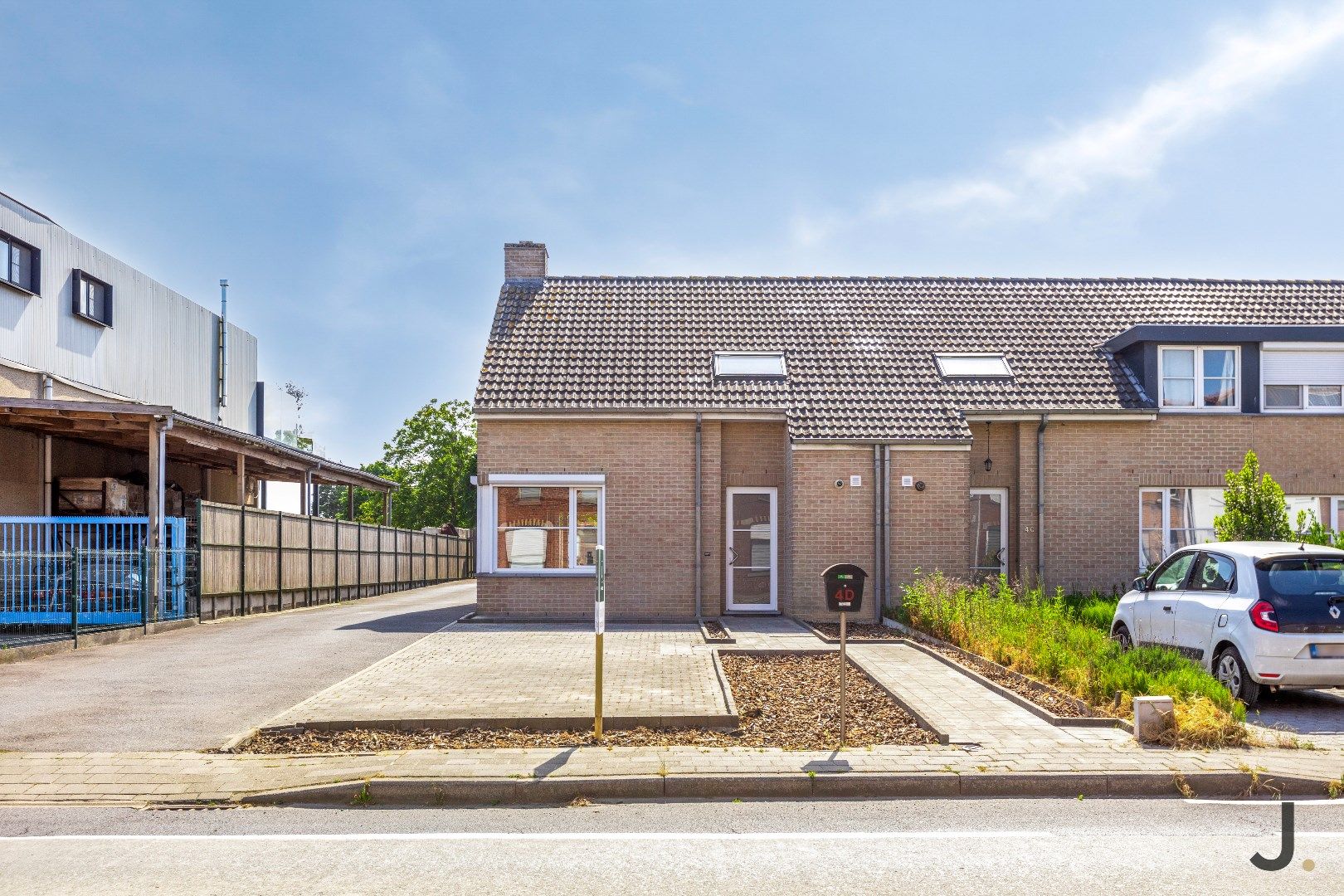 Moderne, energiezuinige halfopen gezinswoning in Rekkem foto 2
