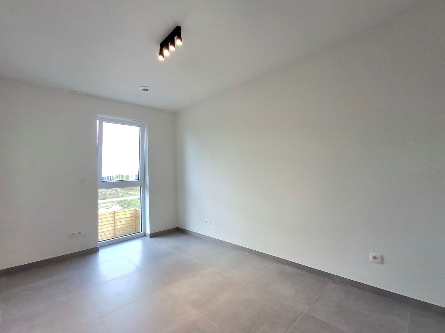 RUSTIG GELEGEN NIEUWBOUWWONING MET LUXE-AFWERKING | CARPORT | TUIN & 3 SLPKS IN HARTJE DENTERGEM foto 12