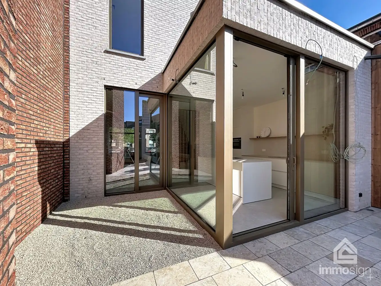 Volledig nieuwe stadswoning achter charmante gevel met stadstuin, 3 slaapkamers, 2 badkamers in Bree centrum! foto 10