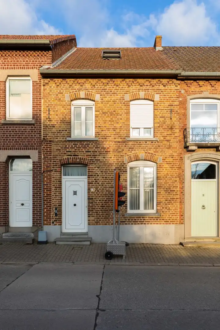 Op te frissen rijwoning in het centrum foto 2