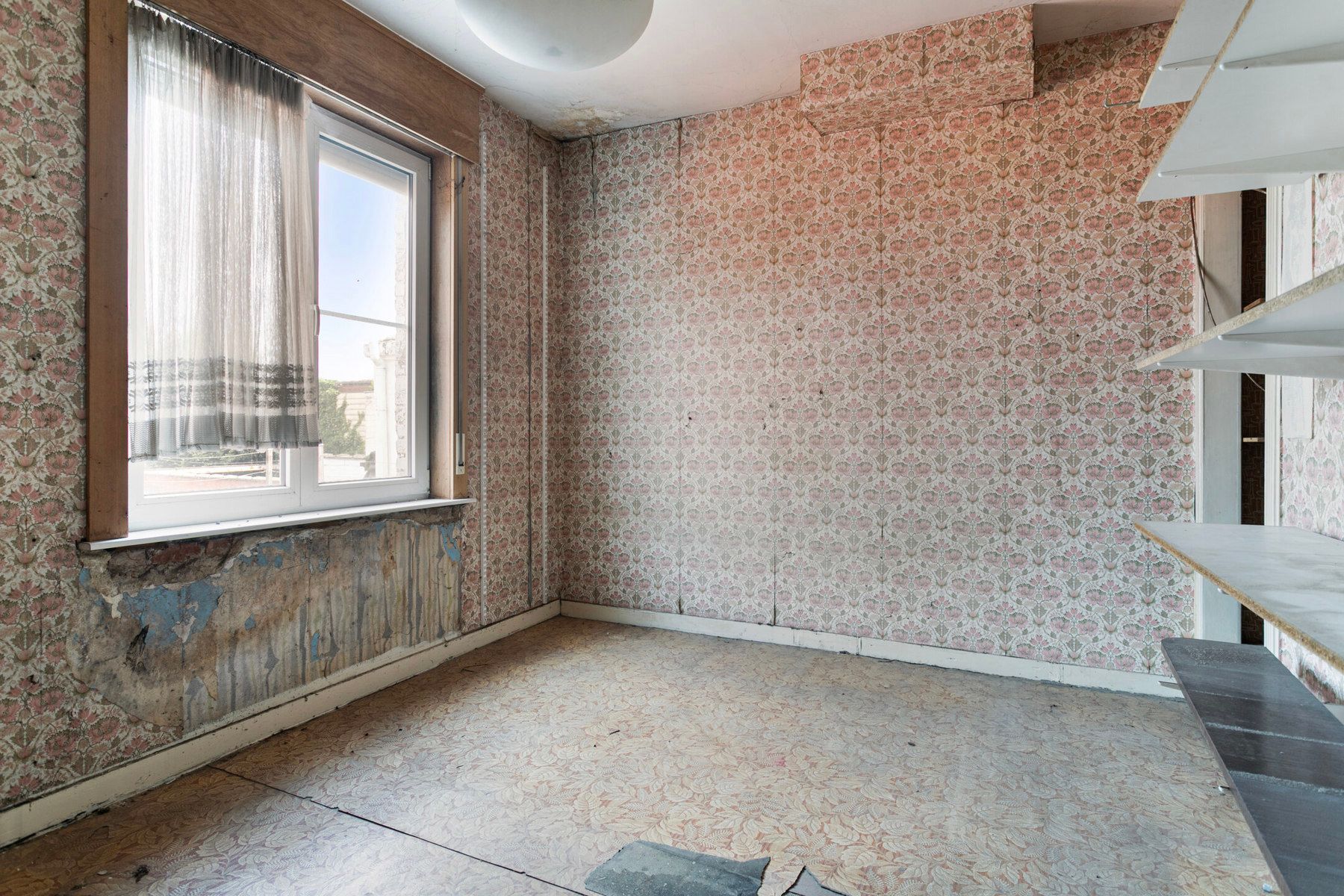 Te renoveren woning met zeer grote garage ! foto 12