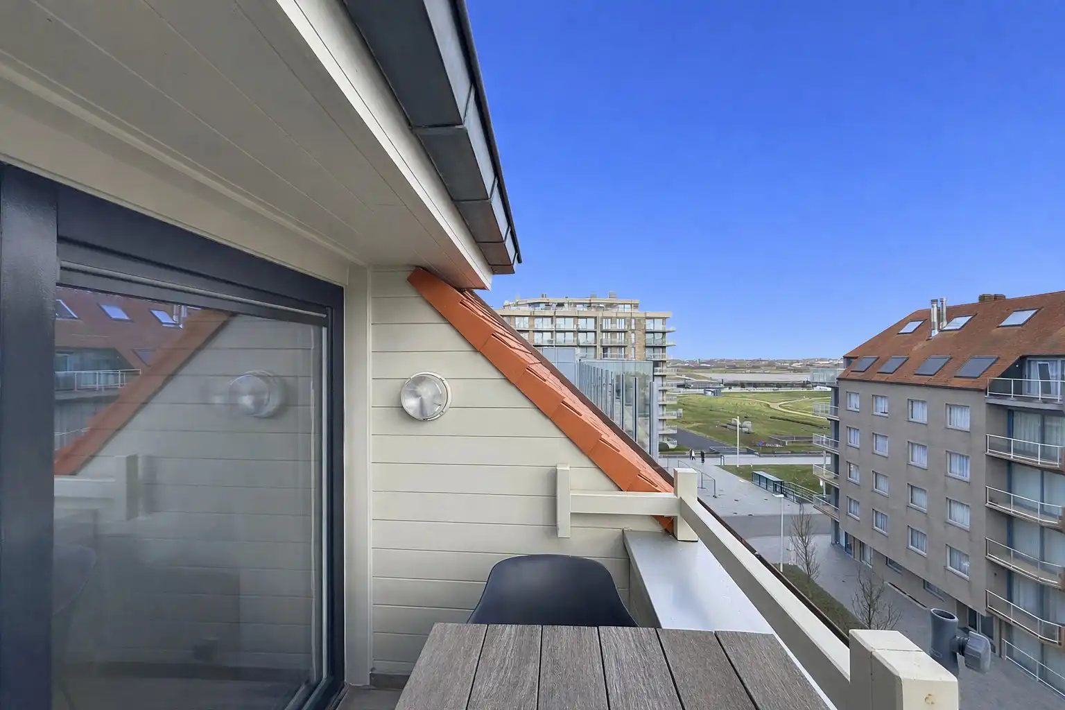 Instapklaar appartement met zicht op de vaargeul te Nieuwpoort-Bad foto 12