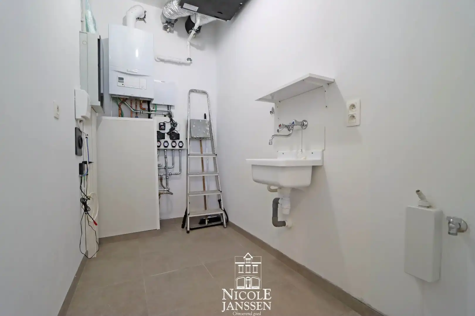 Gelijkvloers appartement met 2 slaapkamers, kelderberging en autostandplaats foto 11