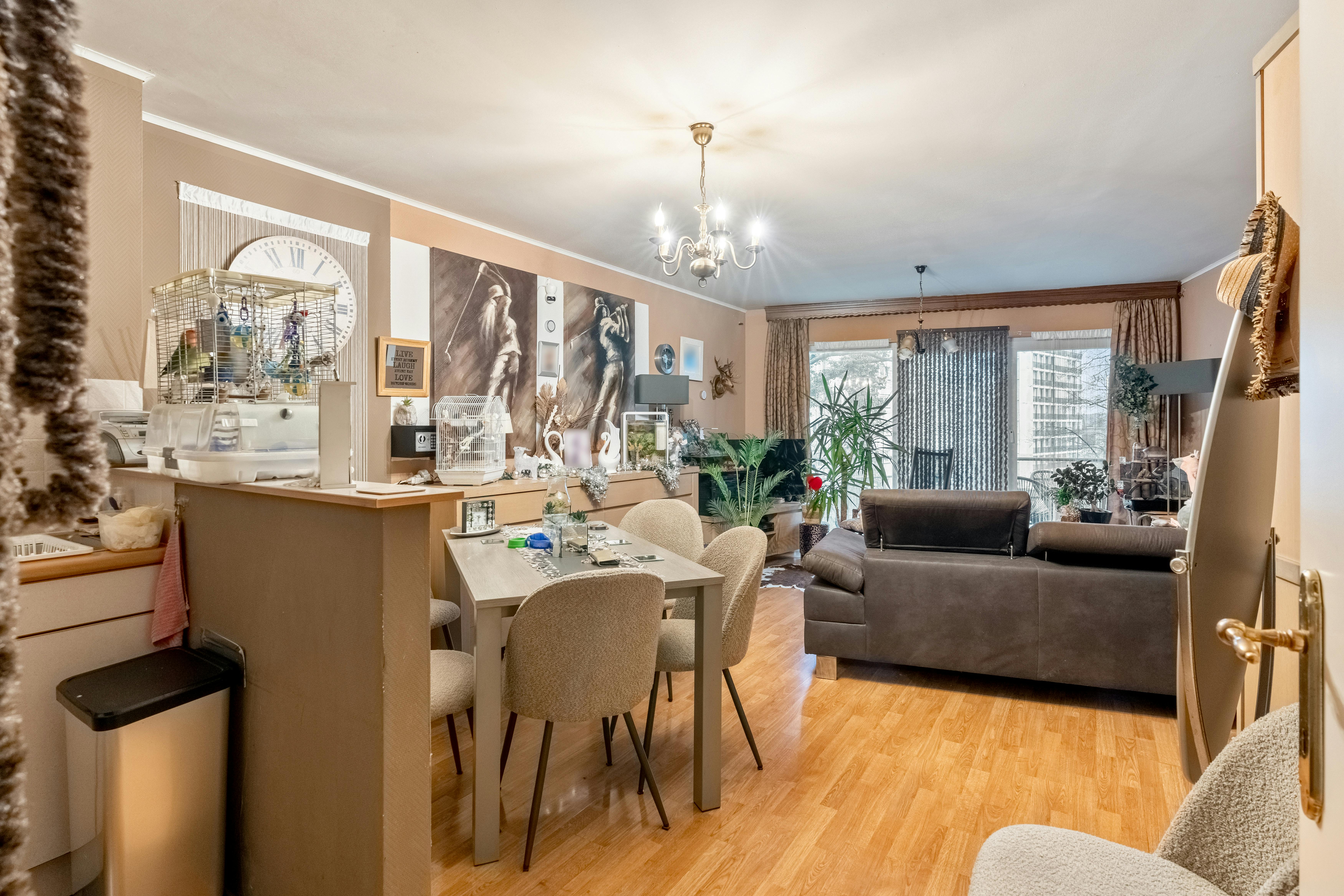 Appartement met terras en autostaanplaats in Genk foto 2