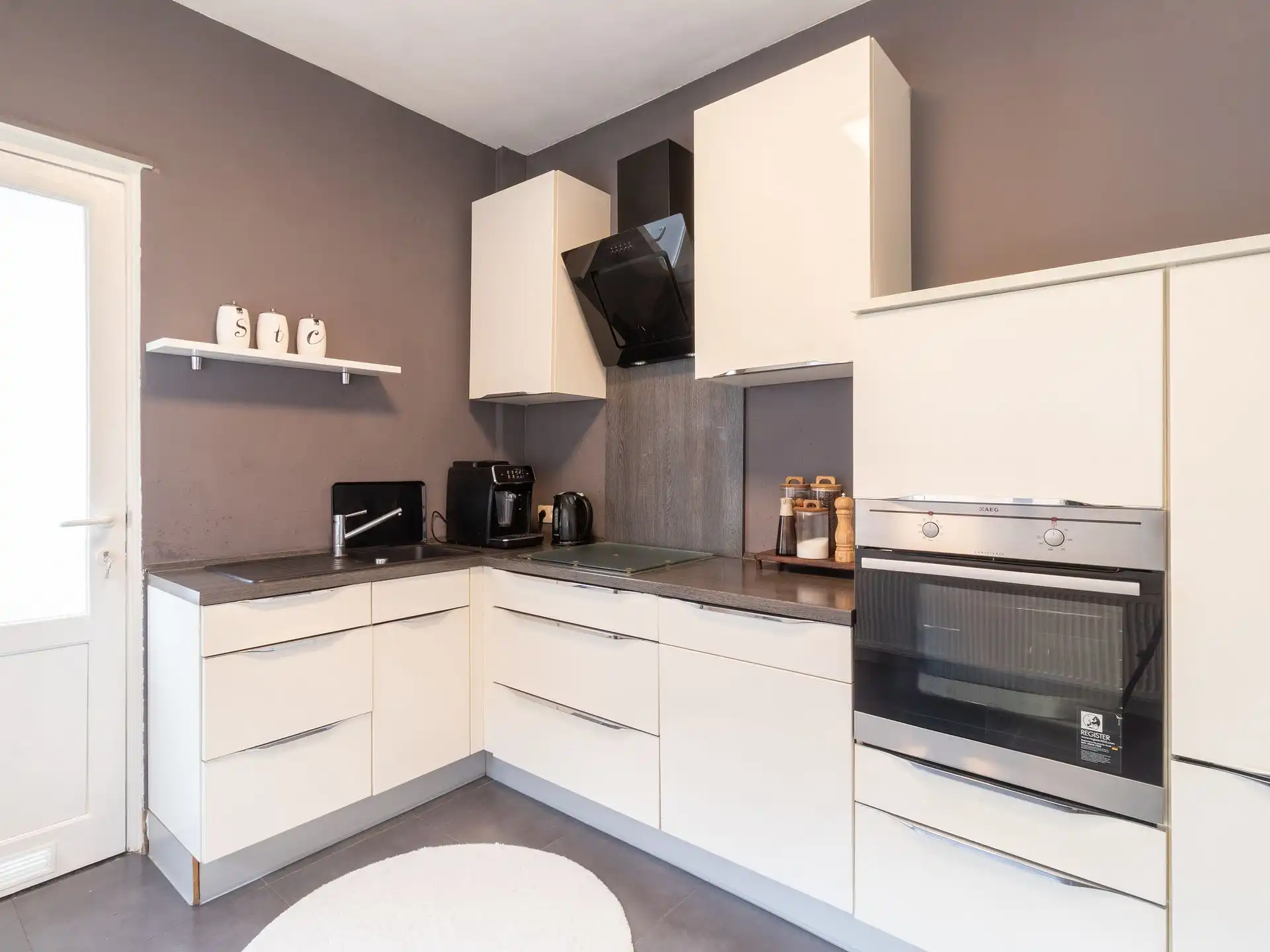 Lichtrijk en ruim appartement in rustige woonwijk foto 4