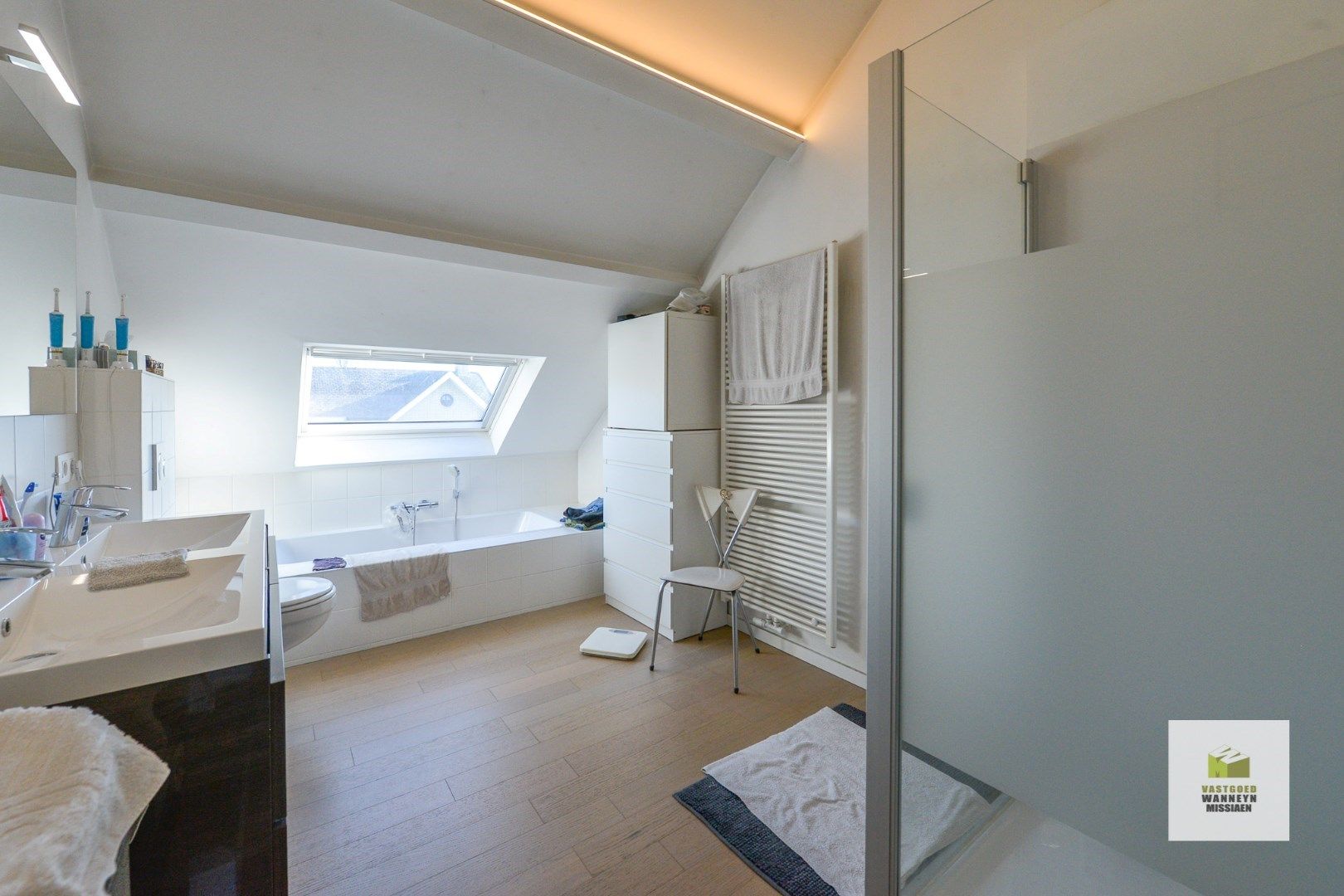 Gerenoveerde instapklare woning op 805m2 te centrum Wingene  foto 17
