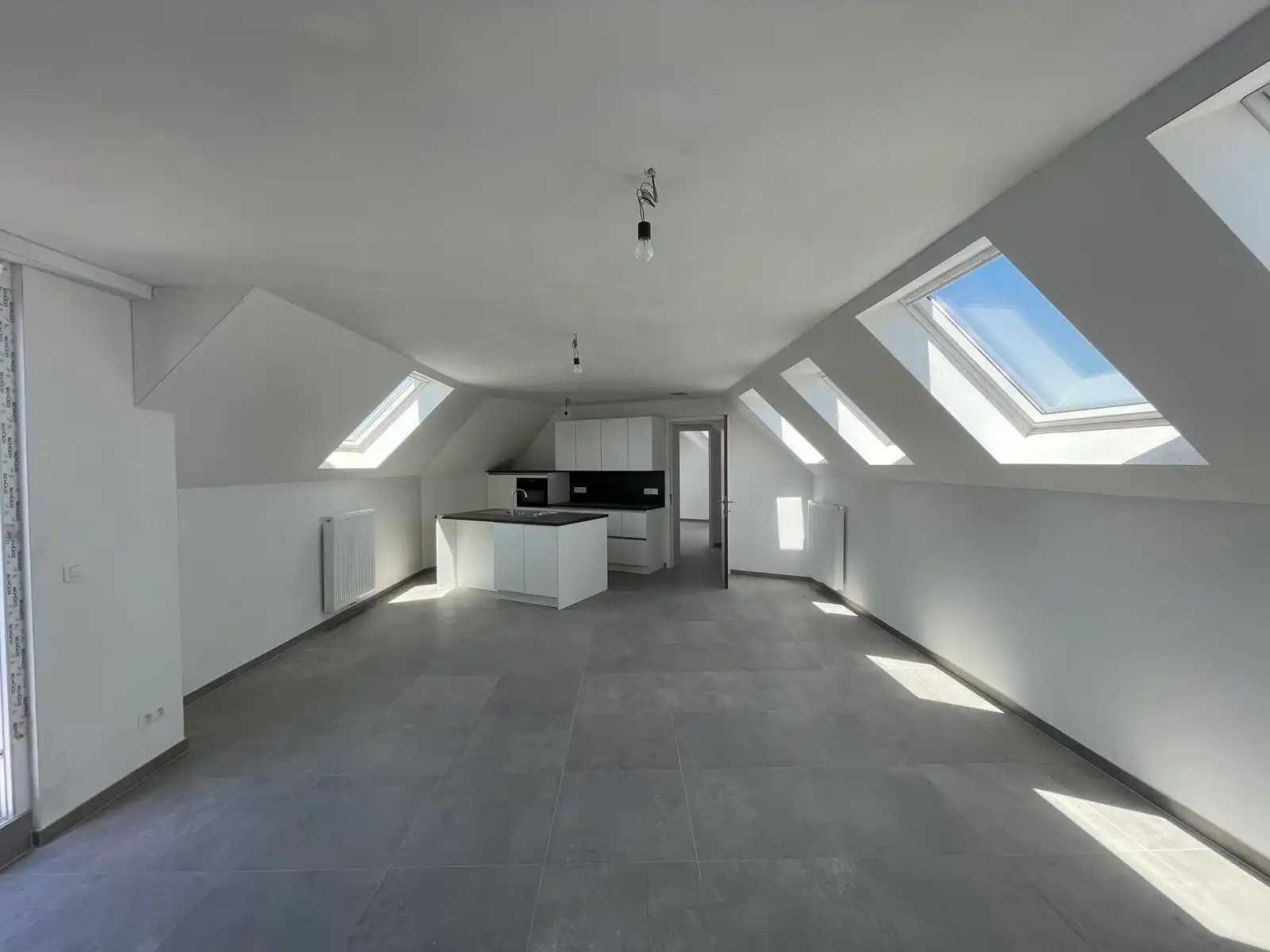 EREMBODEGEM - Lichtrijk & energiezuinig dakappartement. foto 2