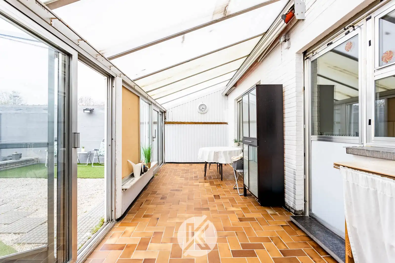 Solide halfopen gezinswoning nabij centrum foto 12