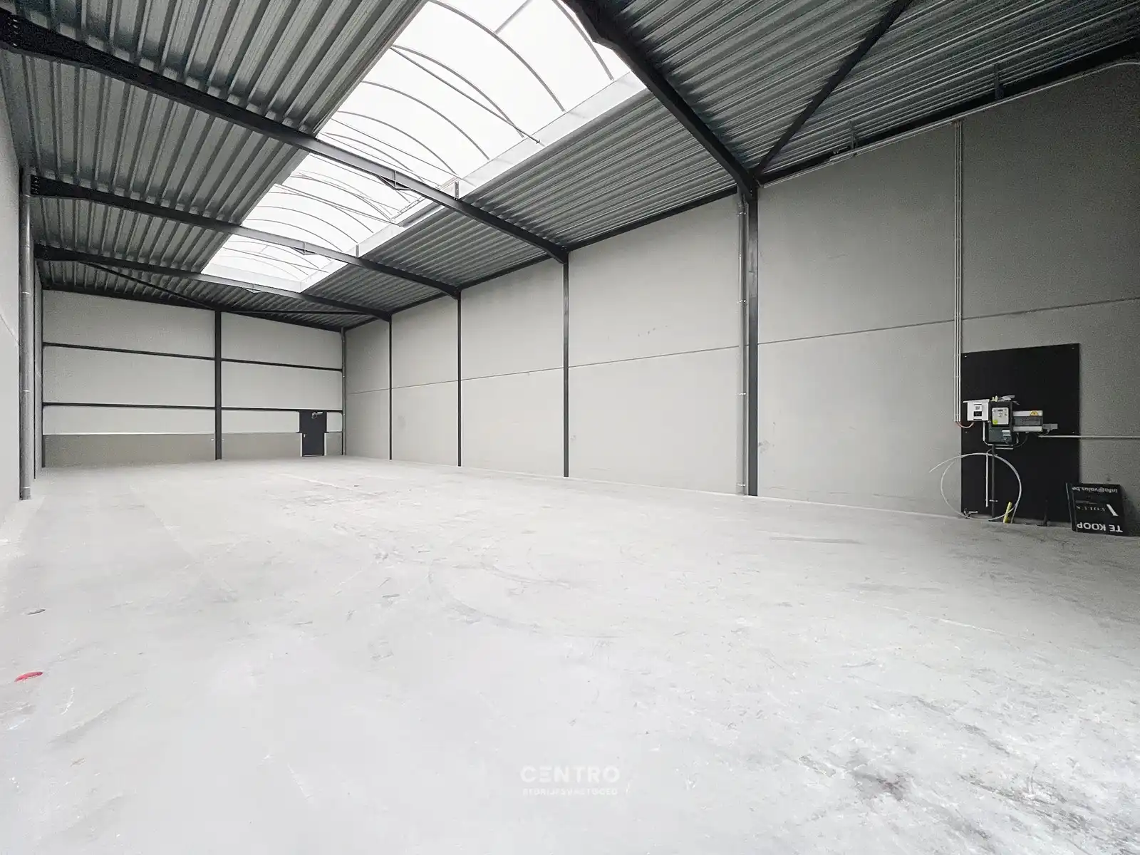 NB-magazijn van ± 275 m² (incl. 2 parkeerplaatsen!) en moderne glaspartij in driehoek TIELT-DEINZE-WAREGEM ! foto 6