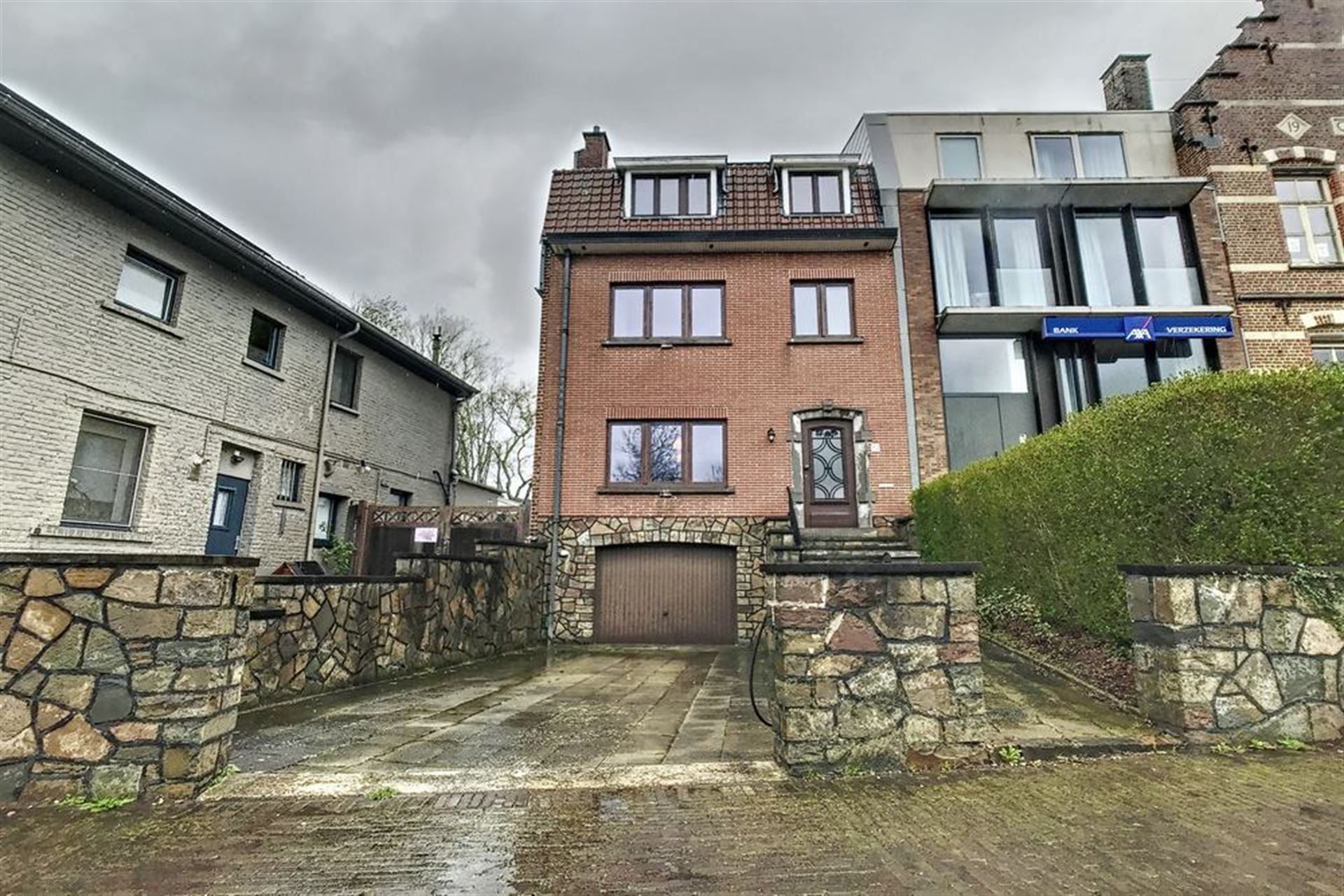 Gerenoveerde woning foto {{pictureIndex}}