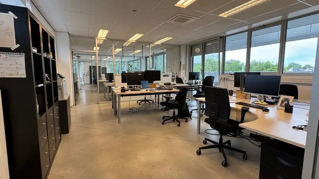 Kantoor/labo met klein magazijn te huur in Technologiepark-Zwijnaarde foto 4
