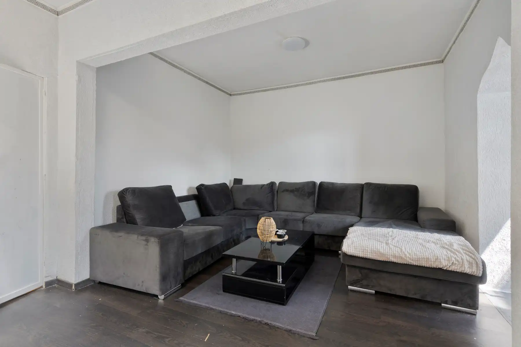 IN OPTIE - Woning met ruim magazijn en bureelruimte. foto 4